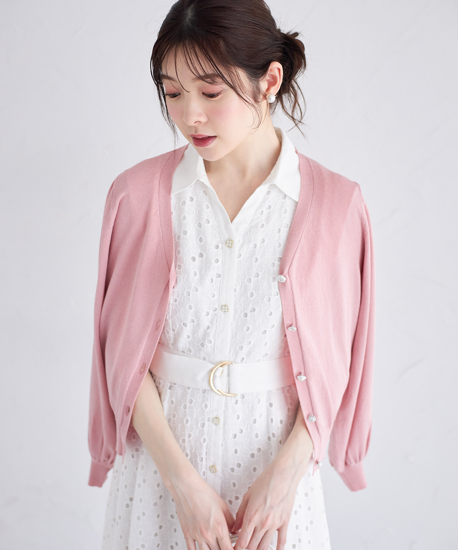 多種パールビジュー釦シアーラメカーディガン 【yoberry ヨベリー】※少量の在庫確保による再販売の為、交換は出来かねる場合がございます。予めご了承ください。