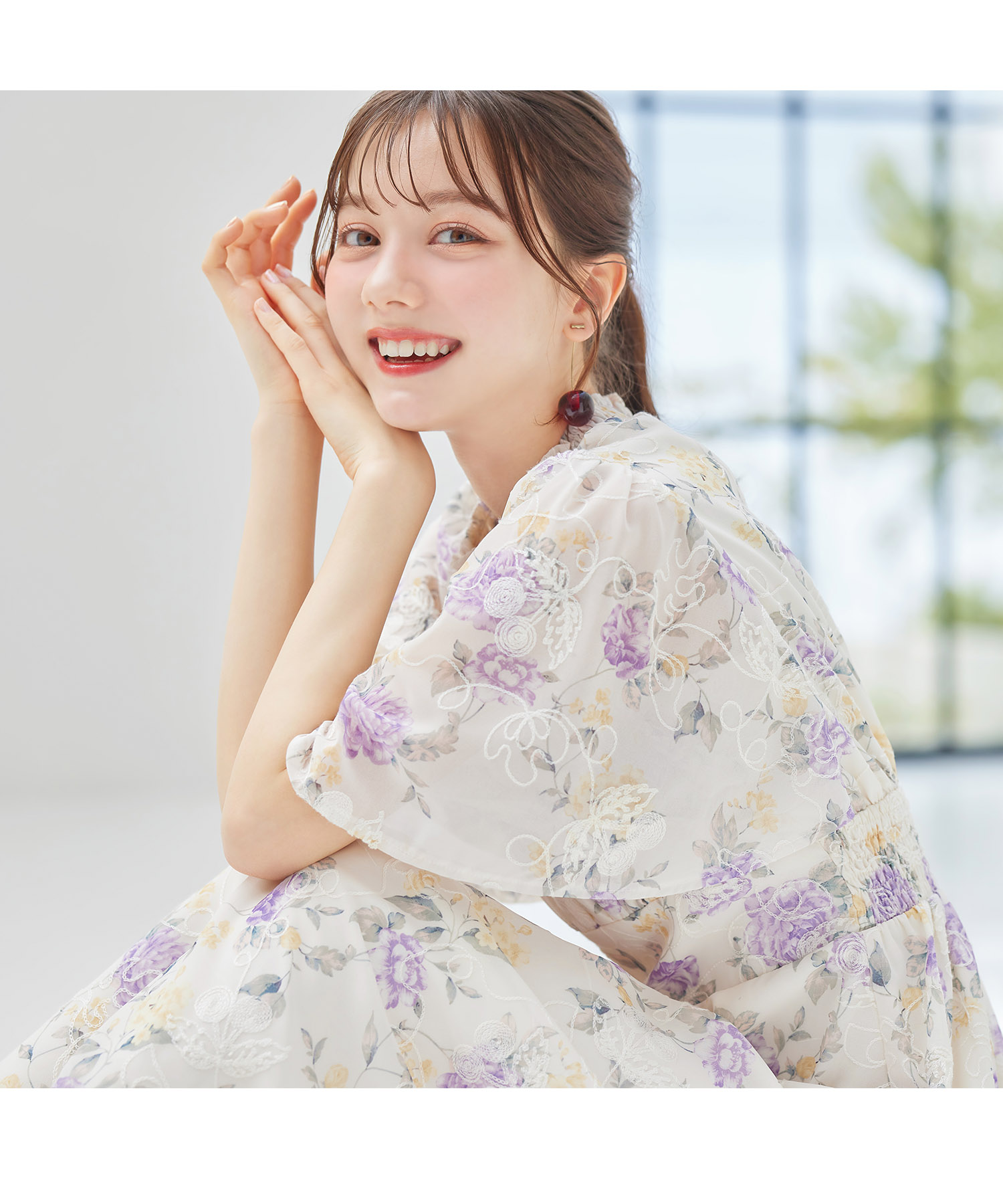 チェリー刺繍×フラワープリントフレアスリーブハイネックワンピース 【linias リニアス】 tocco closet(トッコクローゼット)　＊スペシャルプライス品につき返品/キャンセル/配送日指定不可/ラッピング不可/少量在庫のセールの為交換は出来かねる場合がございます。