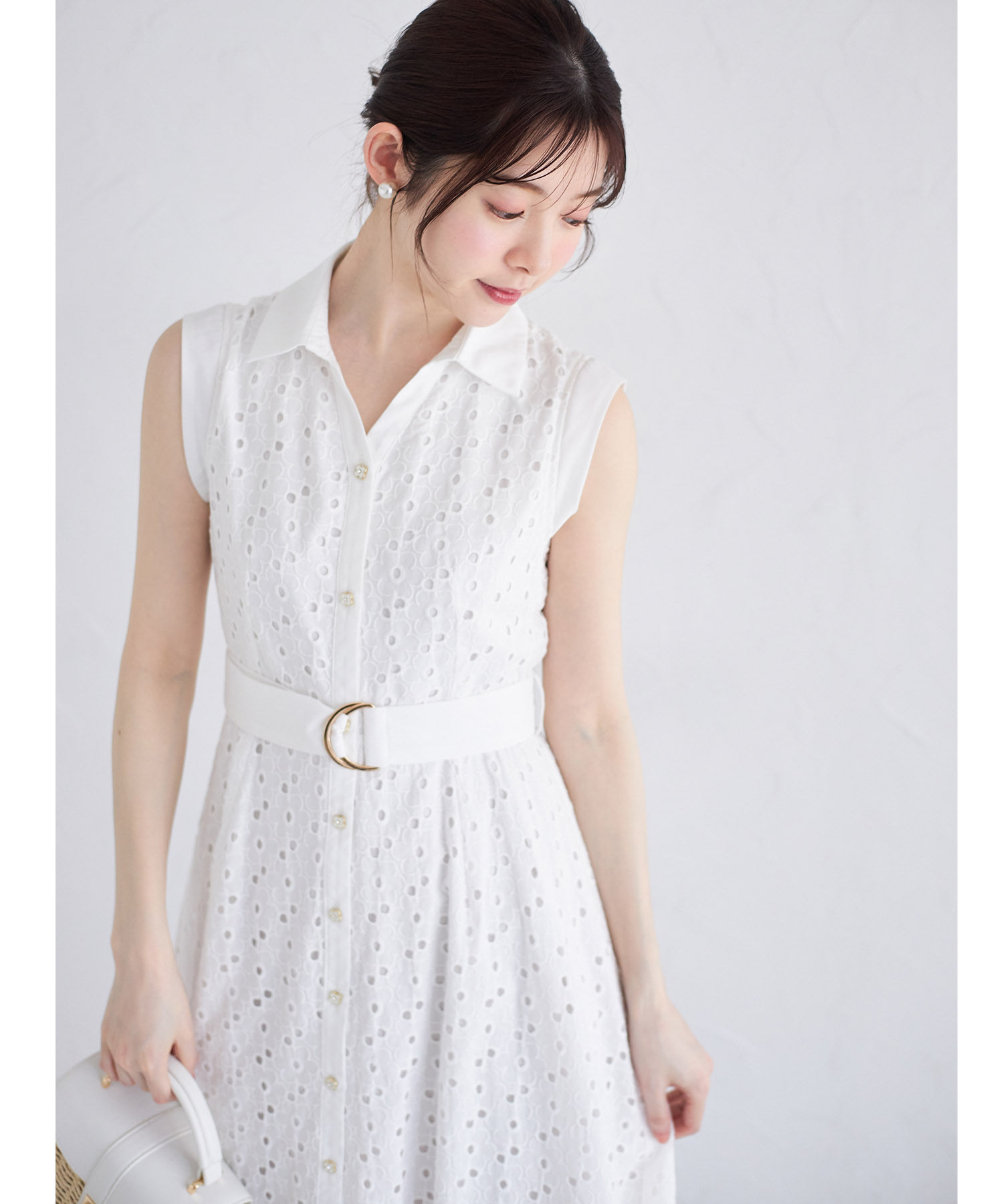 ベルト付き花釦フラワーコットンレースシャツワンピース tocco closet(トッコクローゼット) ＊スペシャルプライス品につき返品/キャンセル/配送日指定不可/ラッピング不可/少量在庫のセールの為交換は出来かねる場合がございます。