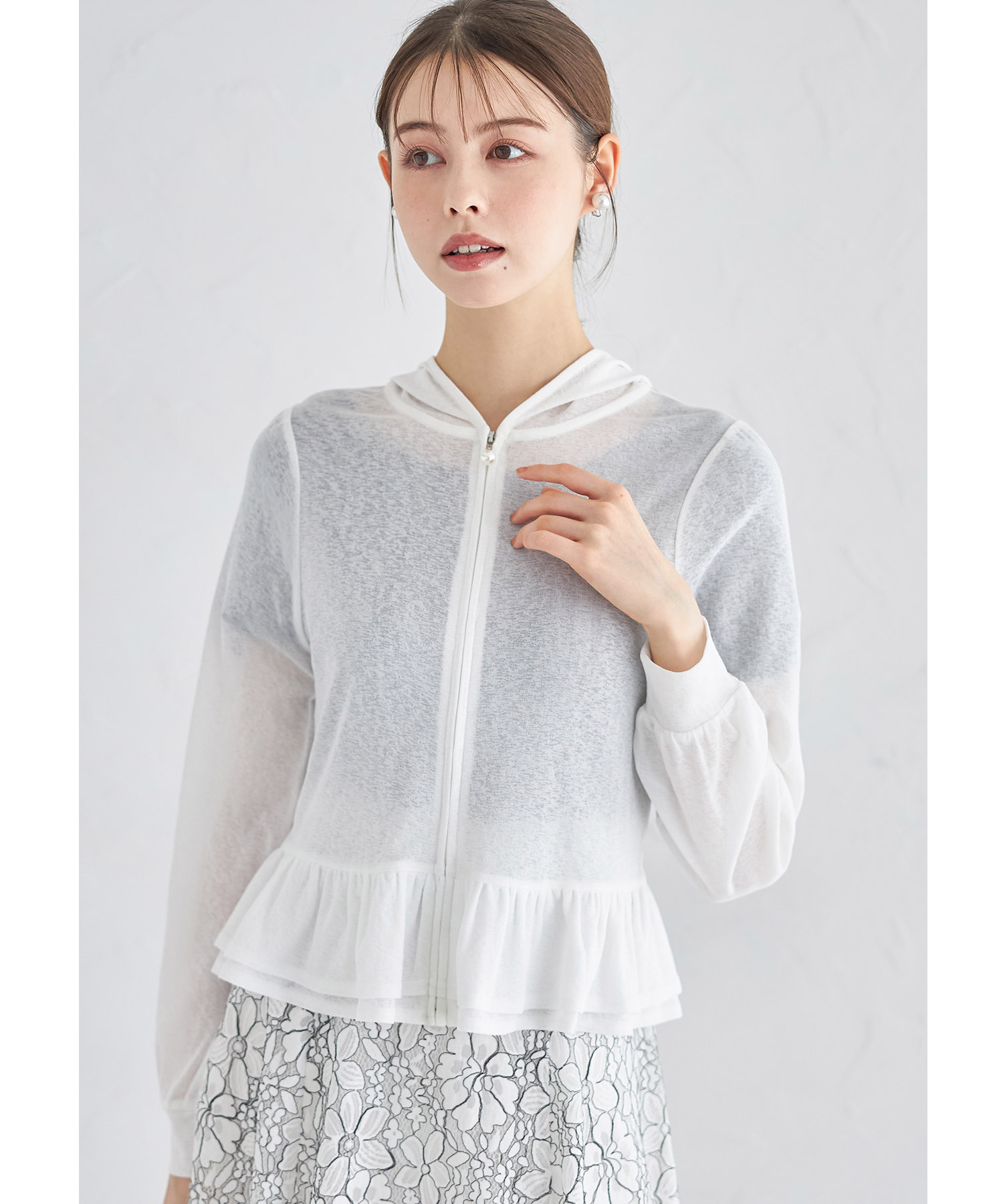 パールチャーム付き裾フリルシアーパーカー【shidey シディ】tocco closet(トッコクローゼット)＊スペシャルプライス品につき返品/キャンセル/配送日指定不可/ラッピング不可/少量在庫のセールの為交換は出来かねる場合がございます。
