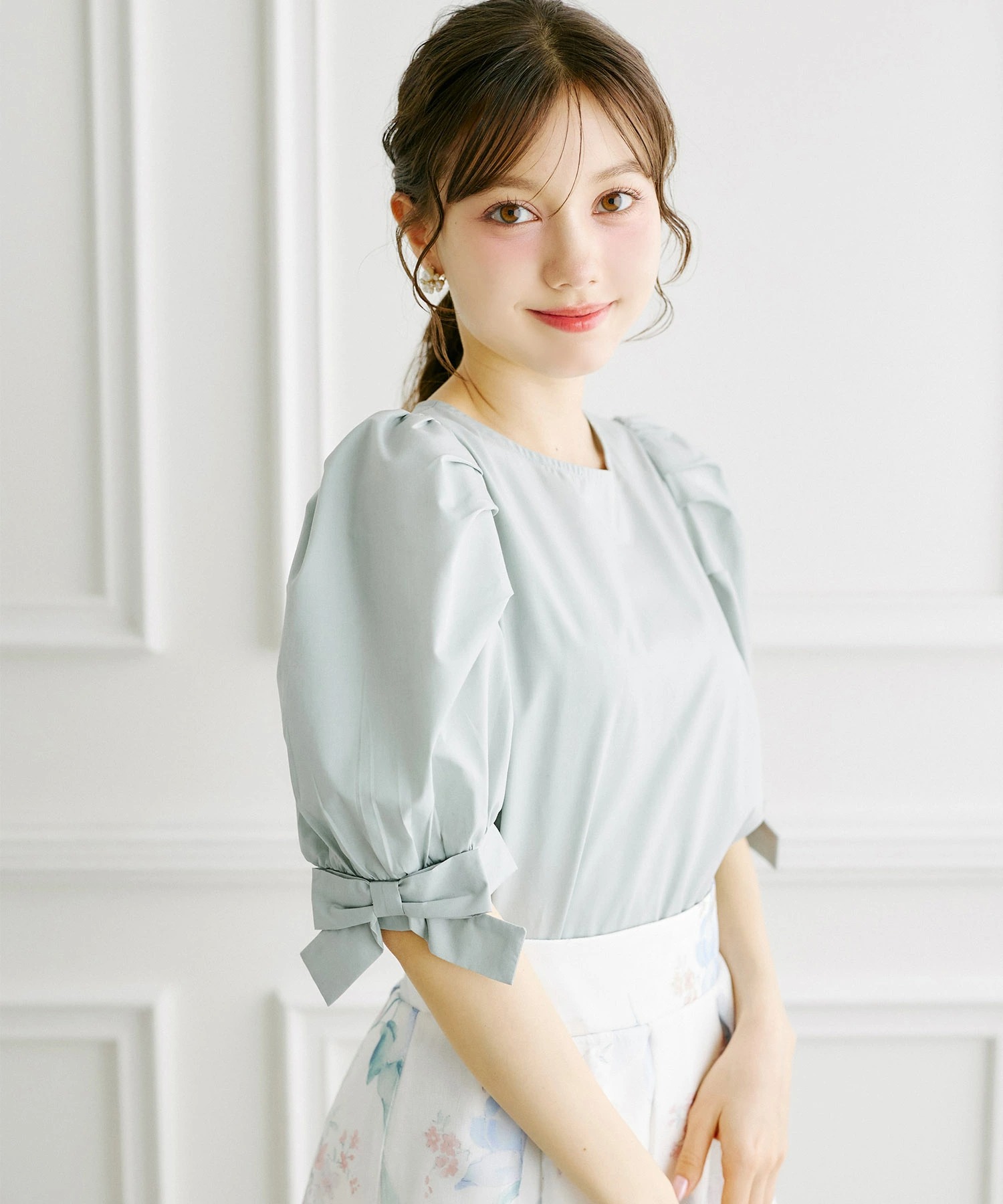 tocco トッコクローゼット　　
袖口リボン付きパフスリーブブラウス