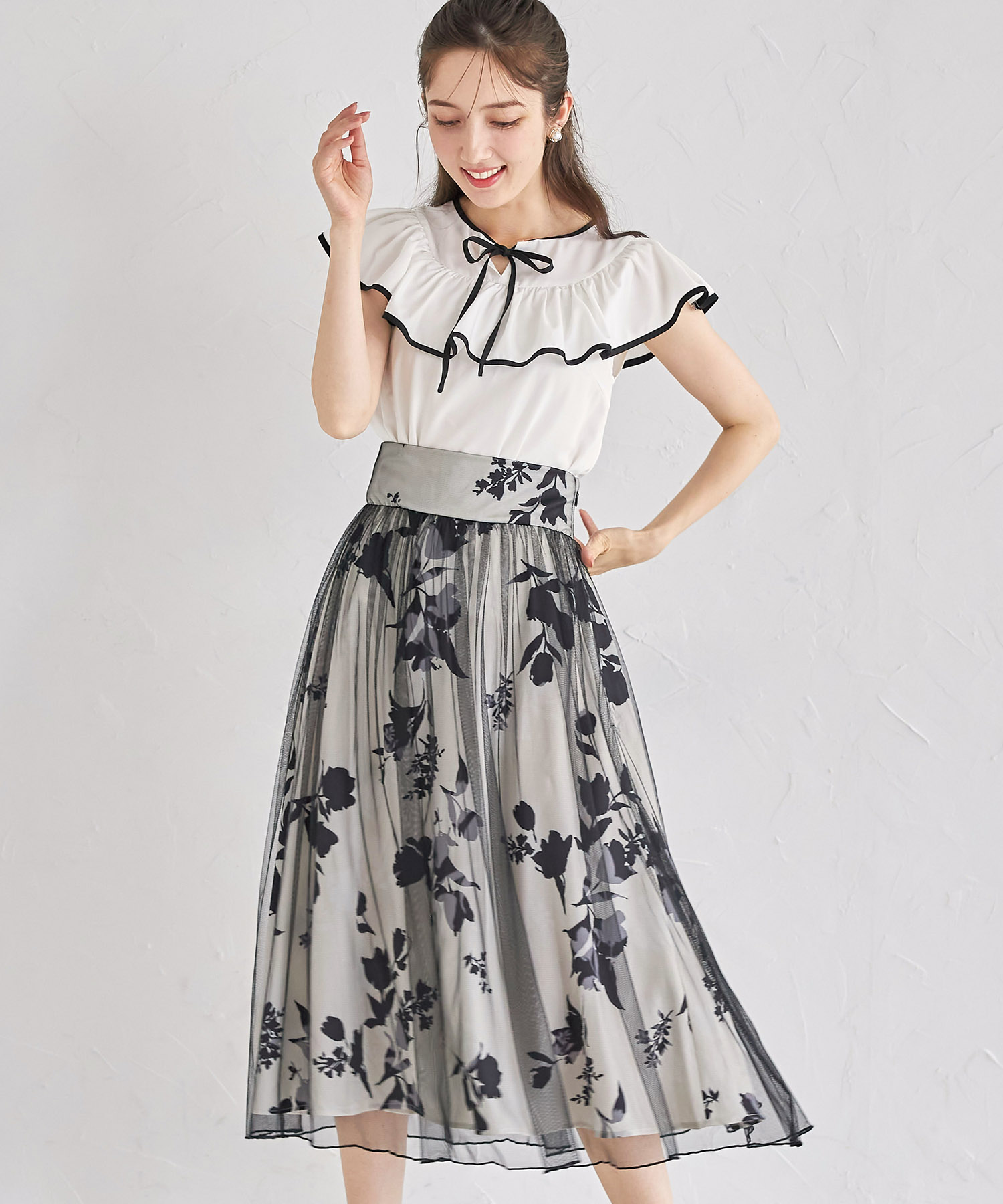 バックレースアップチュール×フラワープリントフレアスカート【diseara ディシーラ】 tocco closet(トッコクローゼット)　＊スペシャルプライス品につき返品/キャンセル/配送日指定不可/ラッピング不可/少量在庫のセールの為交換は出来かねる場合がございます。