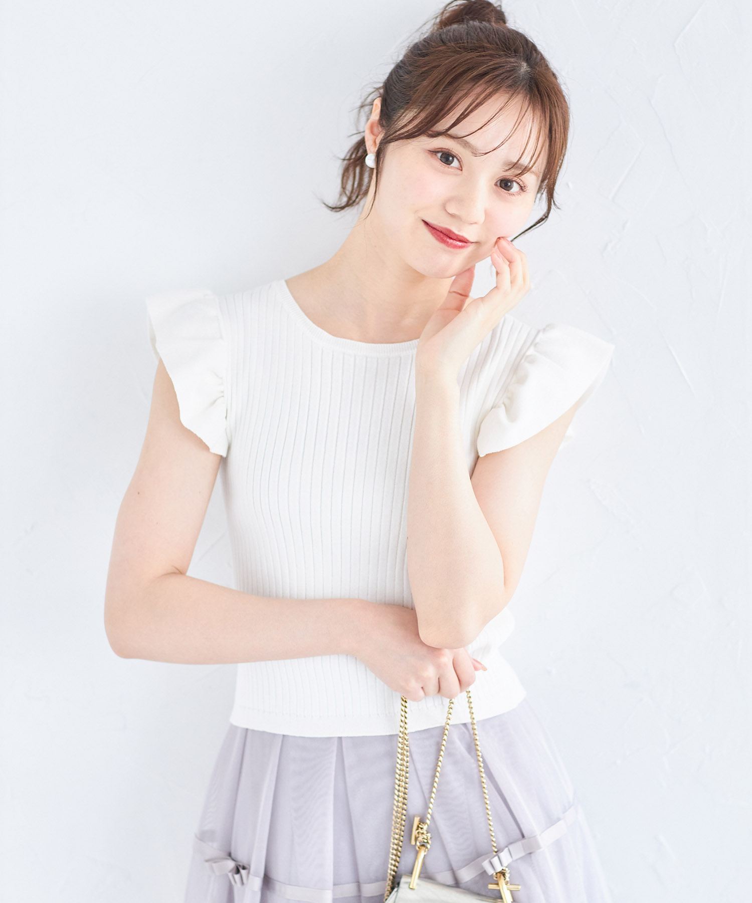 後ろリボン付きフリルスリーブニットプルオーバー 【loutaina ロタニア】＊スペシャルプライス品につき返品/キャンセル/配送日指定不可/ラッピング不可/少量在庫のセールの為交換は出来かねる場合がございます。