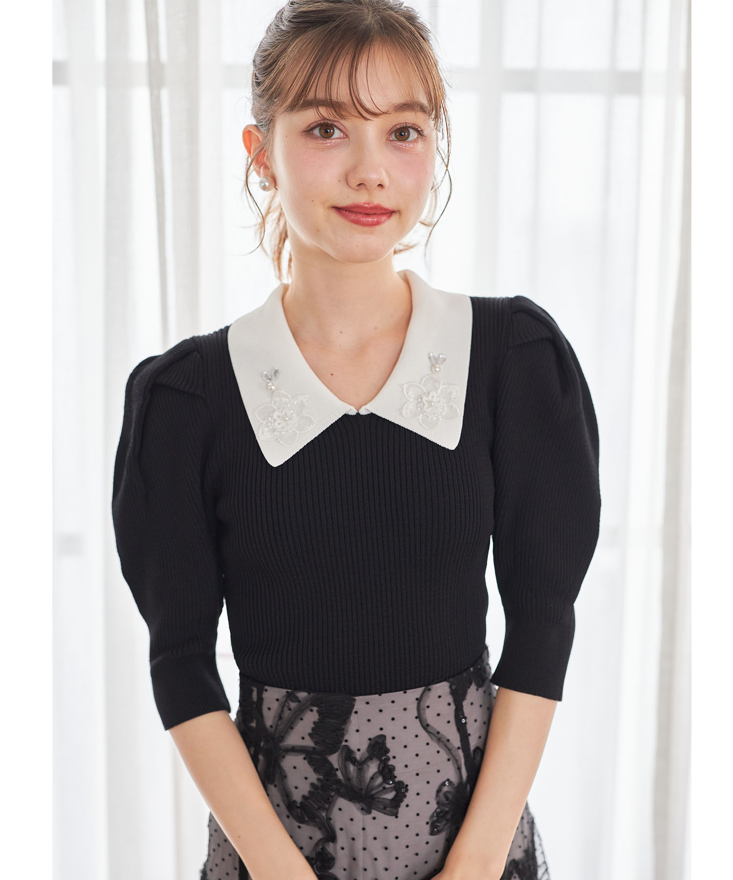 立体フラワーモチーフ襟付きリブニットプルオーバー 【erbury エバリー】 tocco closet(トッコクローゼット) ＊スペシャルプライス品につき返品/キャンセル/配送日指定不可/ラッピング不可/少量在庫のセールの為交換は出来かねる場合がございます。