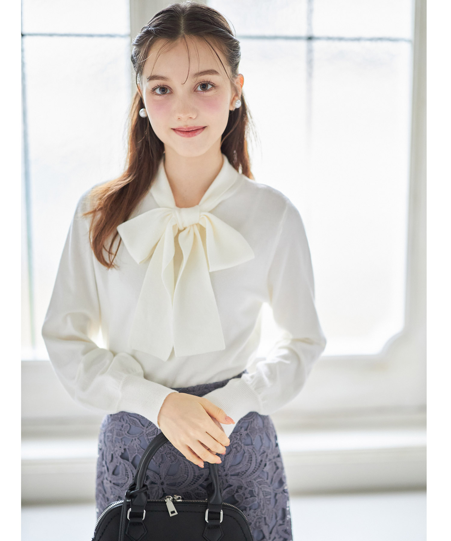 キラキラオーロラフィルム入りボウタイリボンニットプルオーバー【soebe】tocco closet(トッコクローゼット)＊スペシャルプライス品につき返品/キャンセル/配送日指定不可/ラッピング不可/少量在庫のセールの為交換は出来かねる場合がございます。