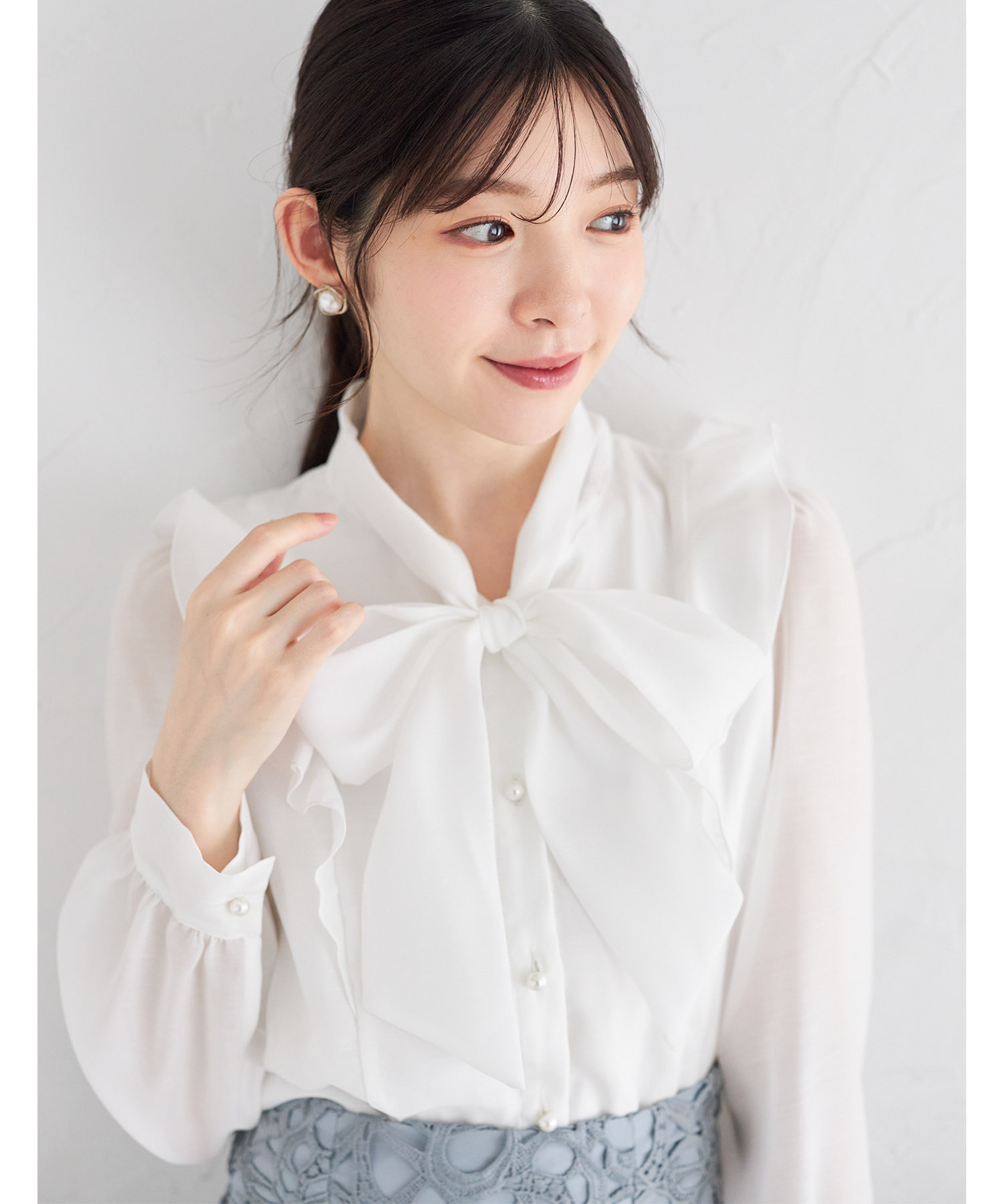 tocco トッコクローゼット　フリル付きパール釦ボウタイリボンシアーブラウス