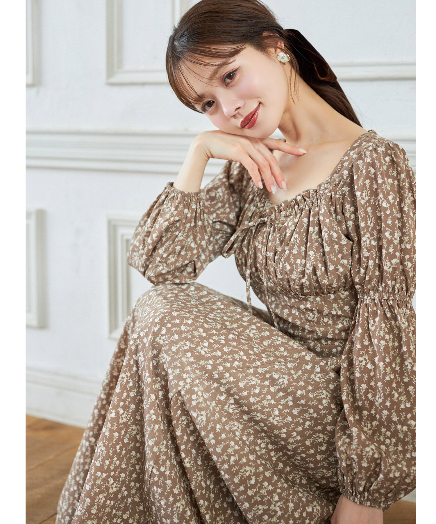 リボン付きギャザーフラワープリントワンピース【aferry アフェリー】 tocco closet ≪@ichaaakoさんコラボ≫ ＊スペシャルプライス品につき返品/キャンセル/配送日指定不可/ラッピング不可/少量在庫のセールの為交換は出来かねる場合がございます。