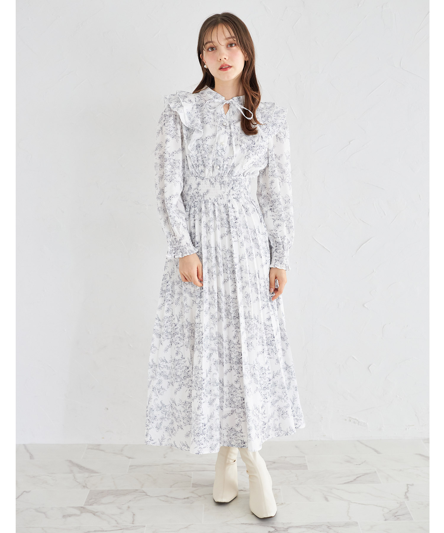 リボン＆ラッフルフリル付きパール釦ウエストシャーリングフラワープリントワンピース【amuna アミューナ】 tocco closet ＊スペシャルプライス品につき返品/キャンセル/配送日指定不可/ラッピング不可/少量在庫のセールの為交換は出来かねる場合がございます。