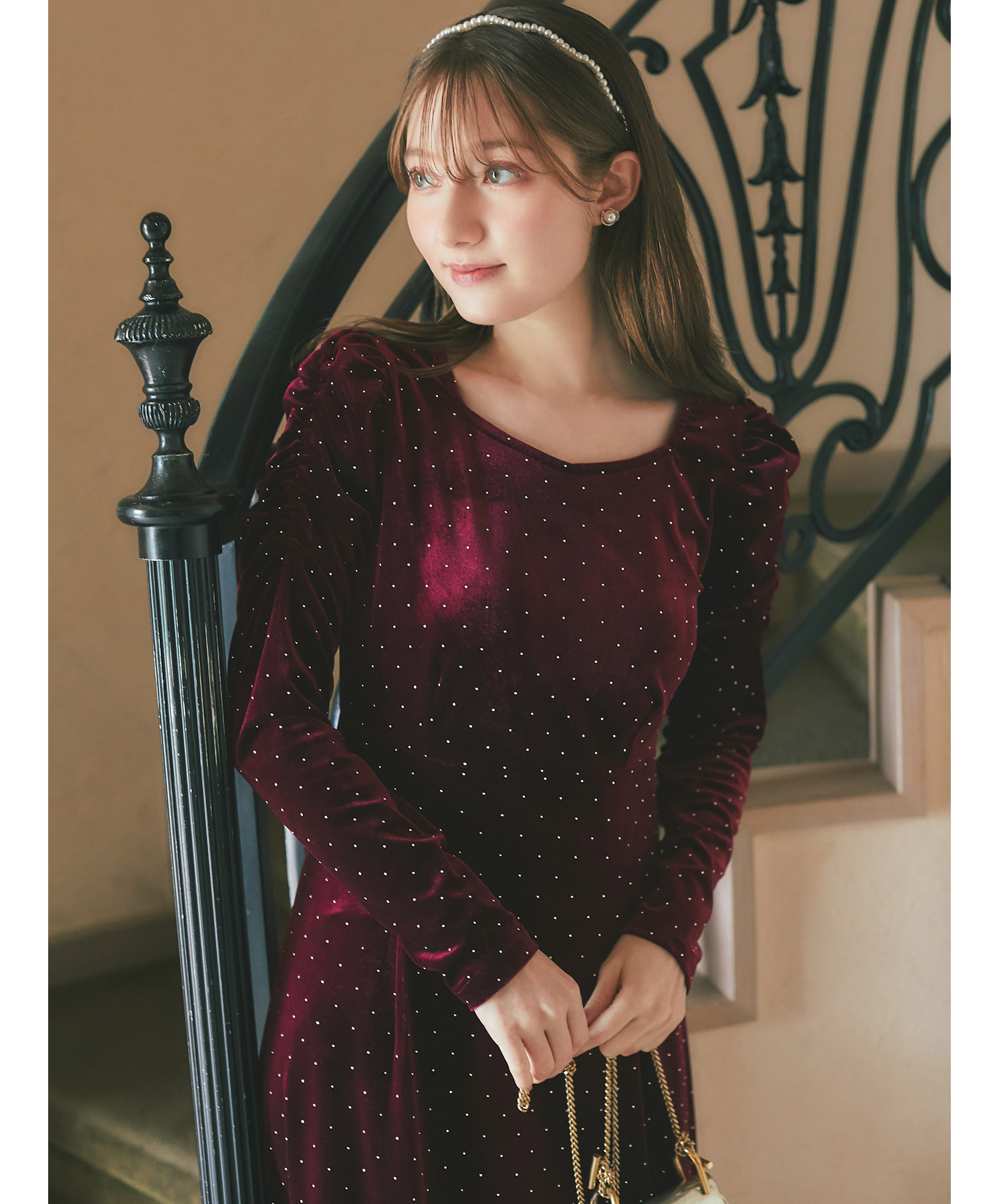 tocco トッコクローゼット　新色ネイビー登場☆ストーン付きパワーショルダーカットベロアワンピース