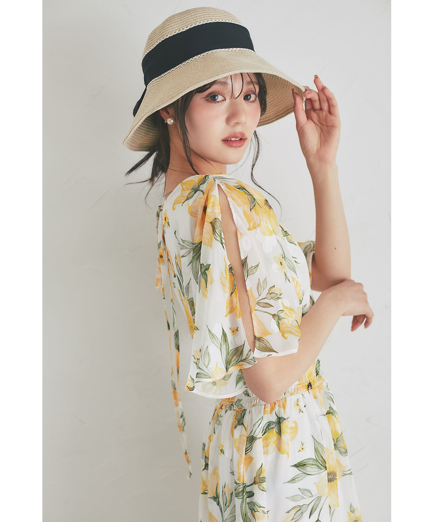 ウォッシャブル機能♪フラワーレース＆リボン付きストローハット【blayre】 tocco closet《UV Item Collection》＊スペシャルプライス品につき返品/キャンセル/配送日指定不可/ラッピング不可/少量在庫のセールの為交換は出来かねる場合がございます。