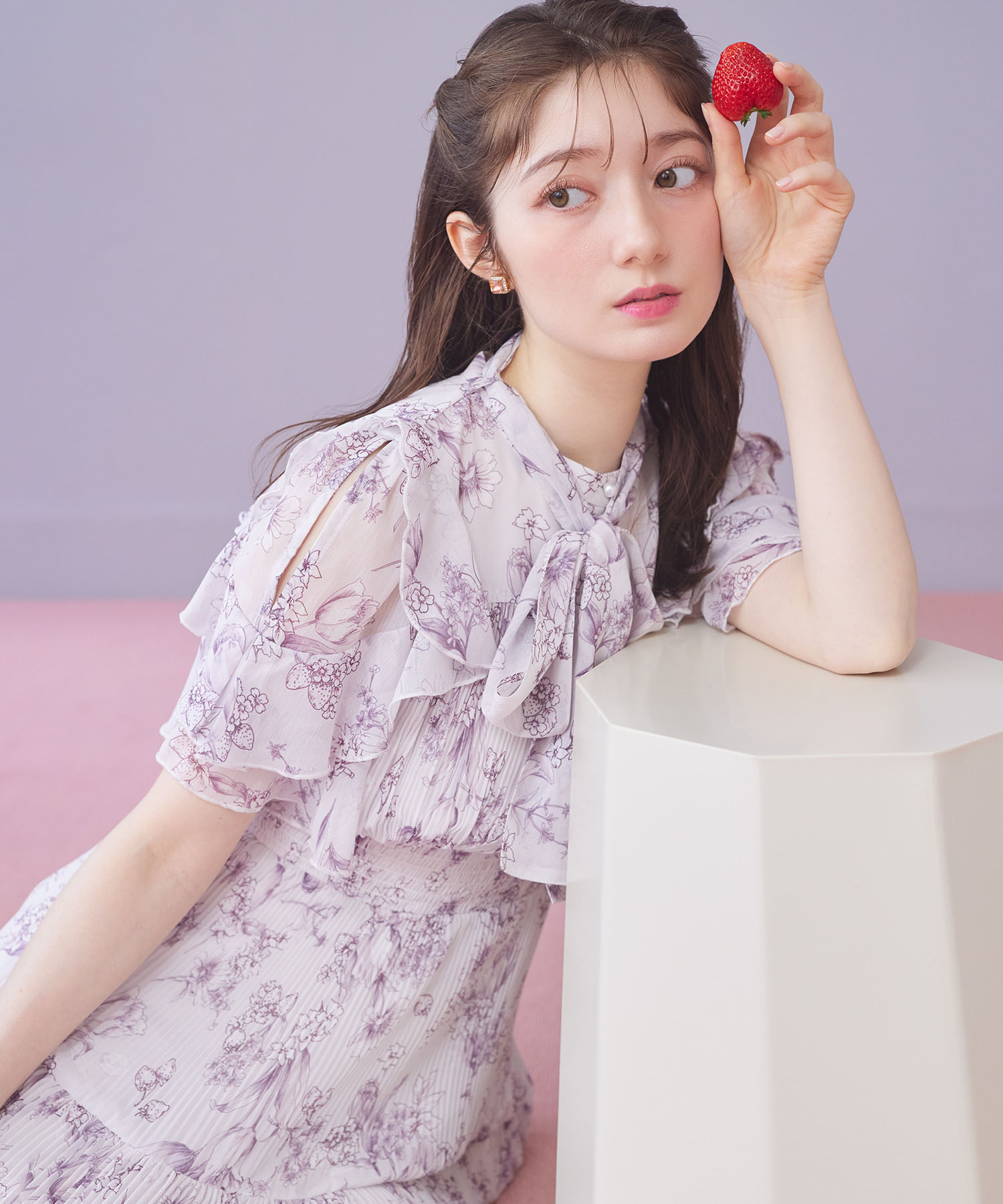 ２ＷＡＹボウタイリボン付きストロベリー×フラワープリントプリーツワンピース  7月23日(水)オフィシャルサイト限定再販☆【fofina フォフィナ】《FruitCollection2025》※少量の在庫確保による再販売の為、交換は出来かねる場合がございます。予めご了承ください。