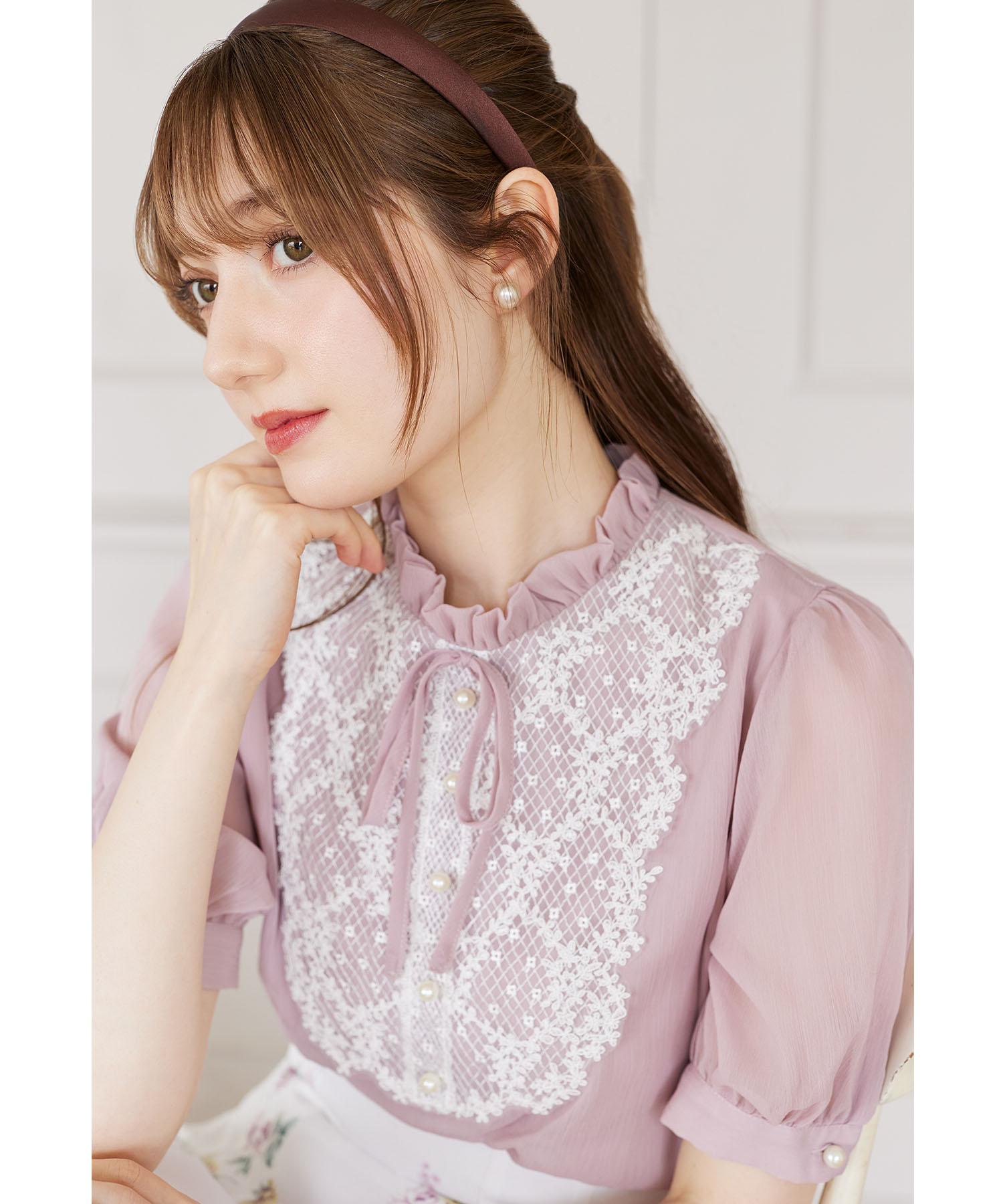 リボン＆パール付きレース装飾パフスリーブブラウス 8月11日(月)オフィシャルサイト限定再販☆【seleina セレイナ】 tocco closet(トッコクローゼット)《Summer→Autumn2025》※少量の在庫確保による再販売の為、交換は出来かねる場合がございます。予めご了承ください。