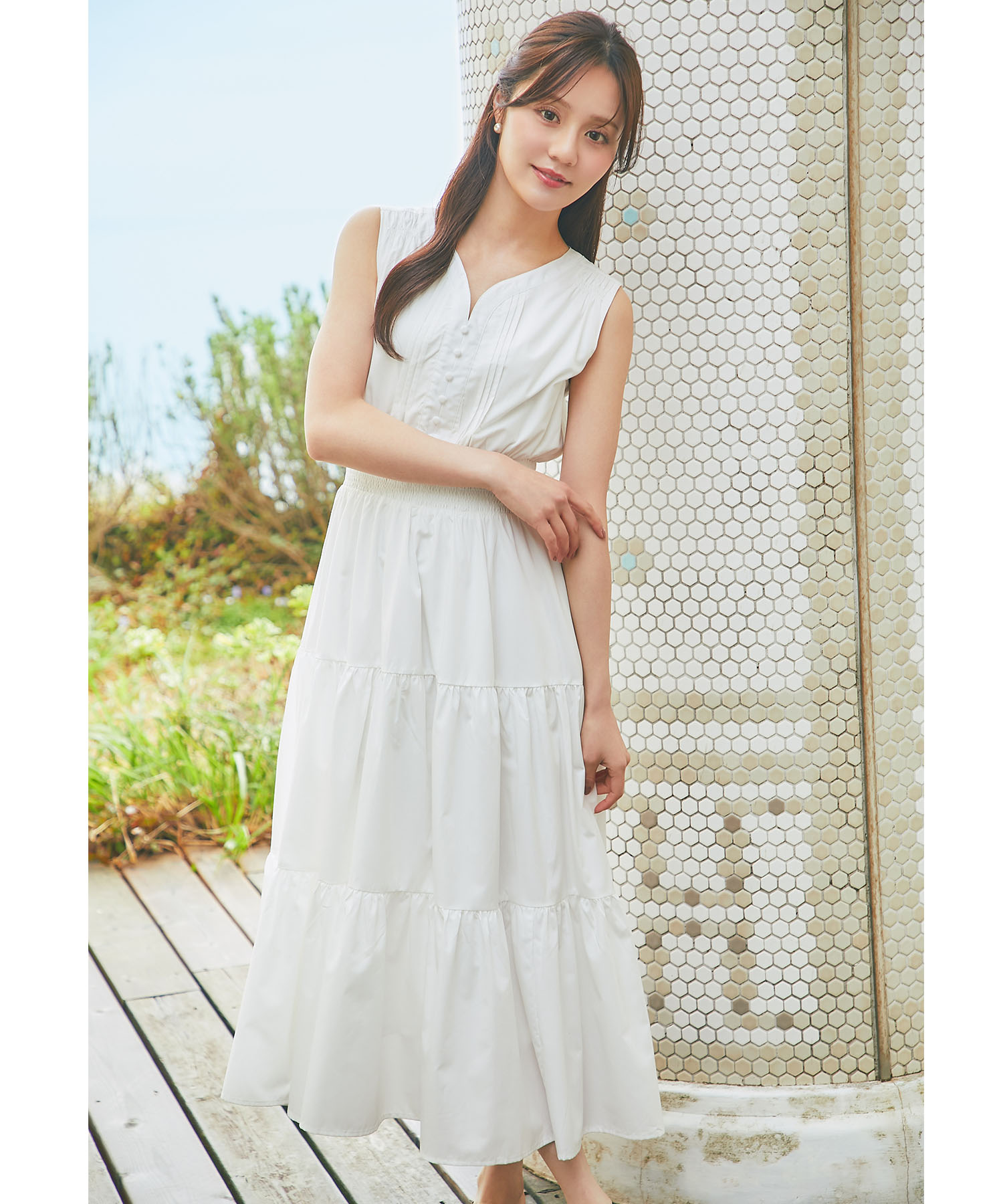 tocco トッコクローゼット　　
くるみ飾り釦付きピンタック×シャーリングティアードワンピース