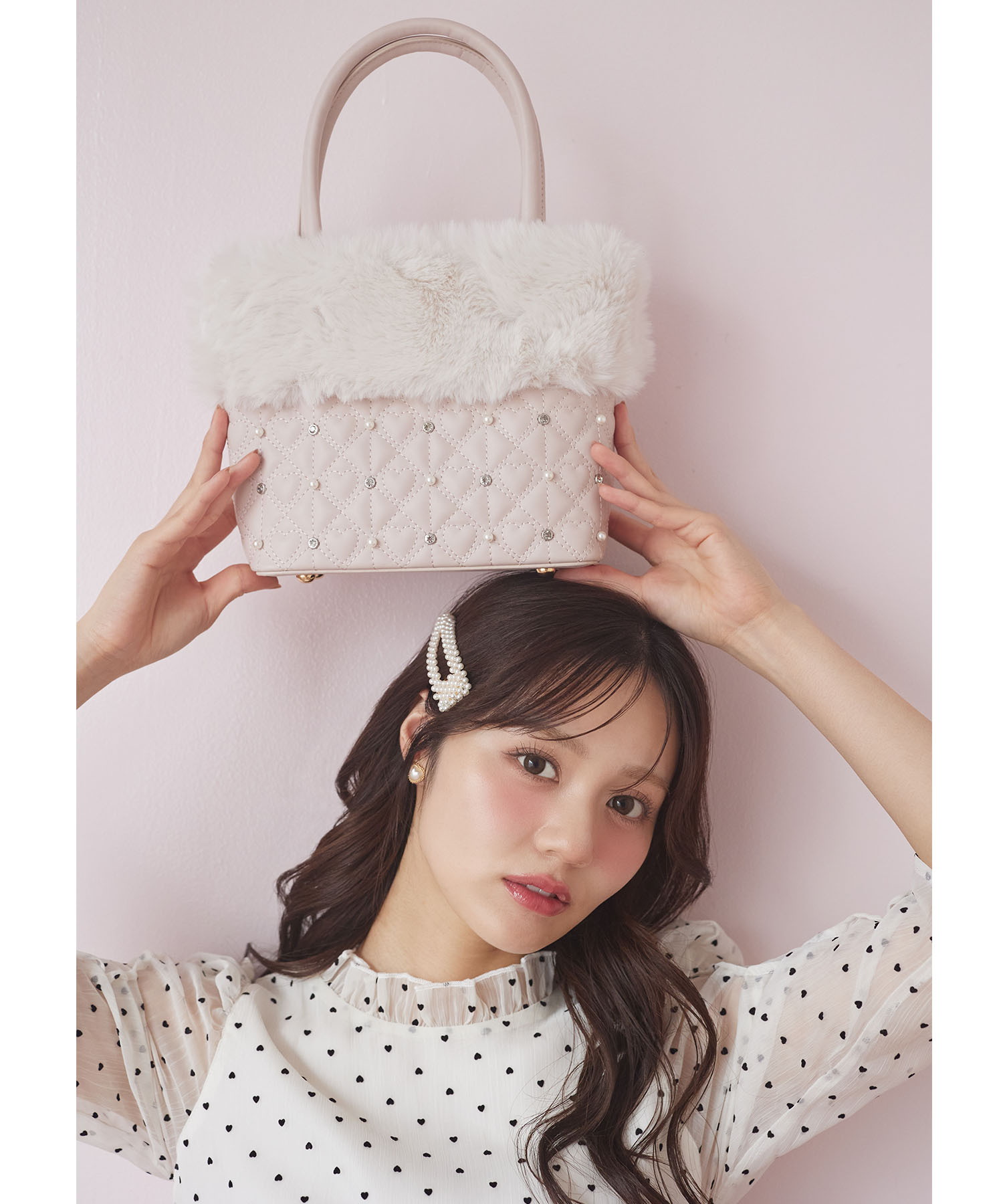 tocco トッコクローゼット　
３ＷＡＹショルダー付きパールビジュー装飾ファー×ハートキルティングバッグ