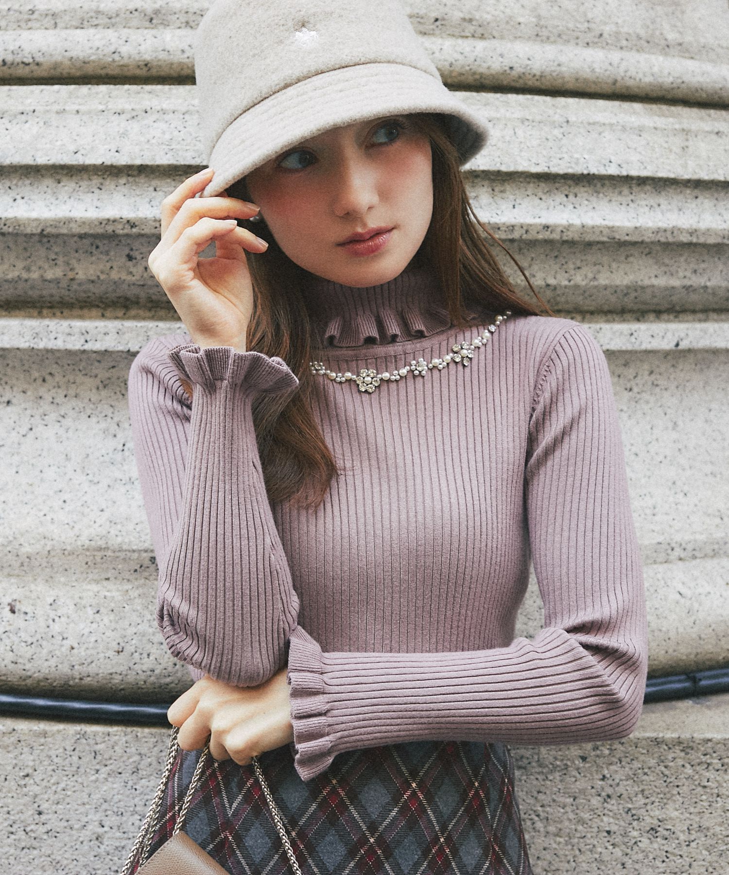 10月再販予定！入荷連絡受付中☆パールビジュー＆フリル付きタートルネックリブニットプルオーバー  tocco closet(トッコクローゼット)《HolidayCollection》