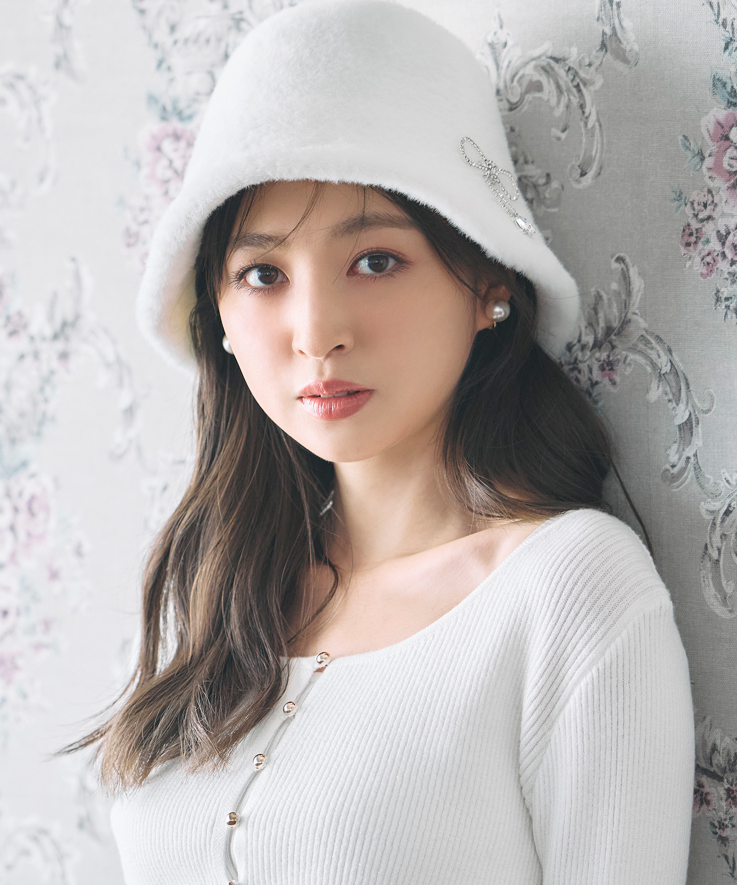 リボンブローチ付きシャギーハット【viere ヴィエール】 tocco closet(トッコクローゼット)《Pink×ShaggyFur Collection》※上西星来さんはオフホワイト着用