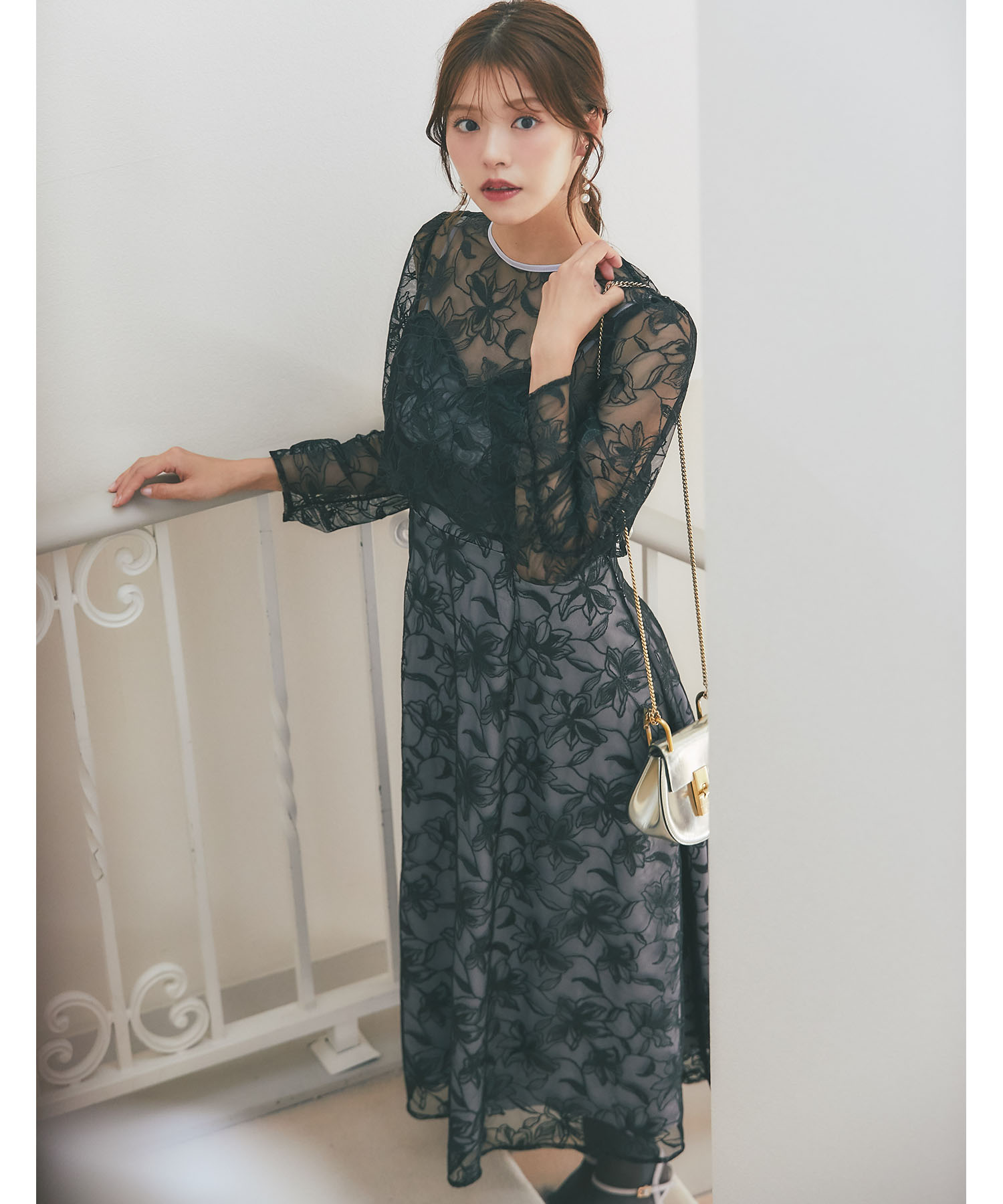 フラワー刺繍トップス×キャミワンピースセット tocco closet(トッコクローゼット)※鈴木ゆうかさんはブラック着用