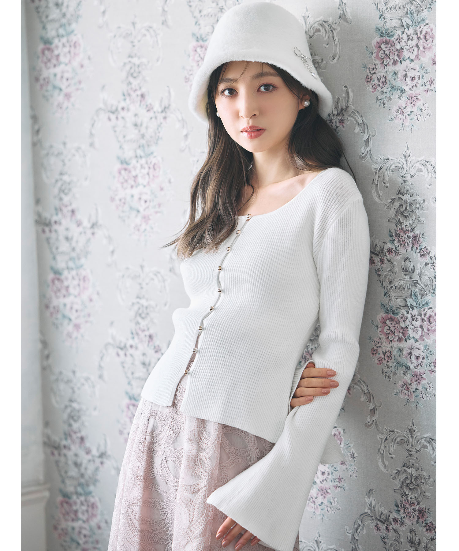 フレアスリーブラメリブニットプルオーバー 10月22日(水)再販決定【sheria シェリナ】 tocco closet(トッコクローゼット)※上西星来さんはオフホワイト着用