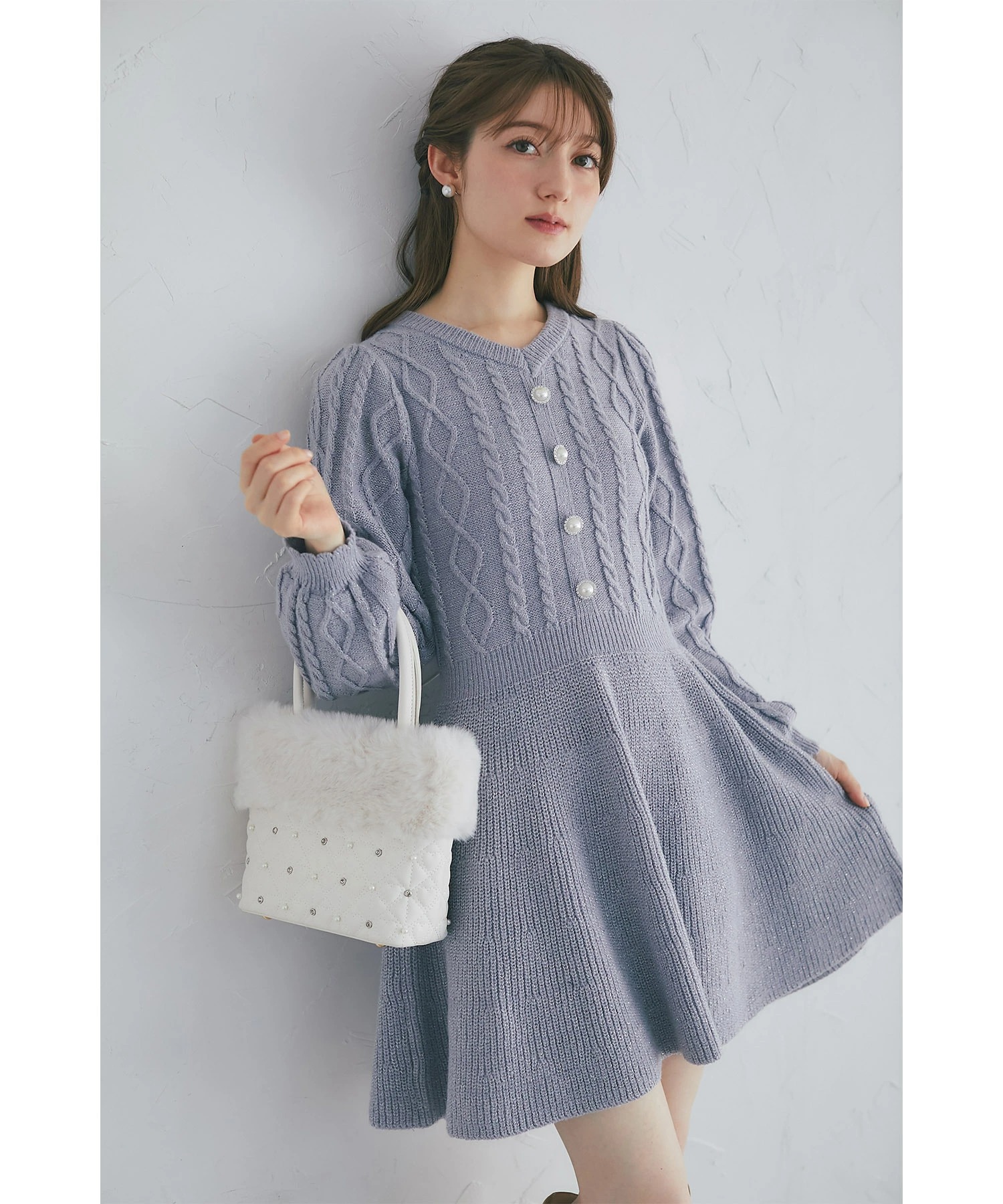 パール飾り釦付きケーブル編みラメニットワンピース  tocco closet(トッコクローゼット)   ※少量の在庫確保による再販売の為、交換は出来かねる場合がございます。