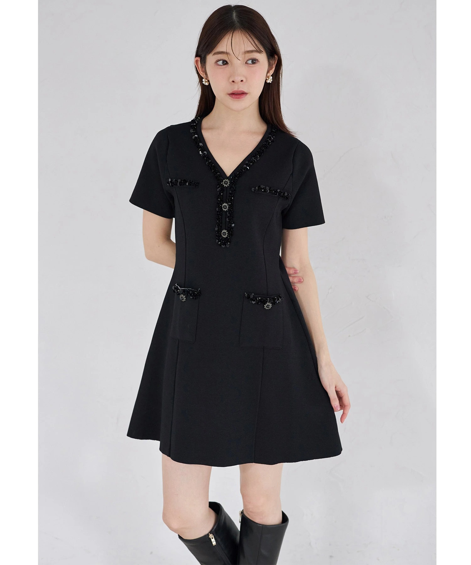ビジュー付き立体装飾ニットワンピース tocco closet(トッコクローゼット)※オフィシャルサイト限定