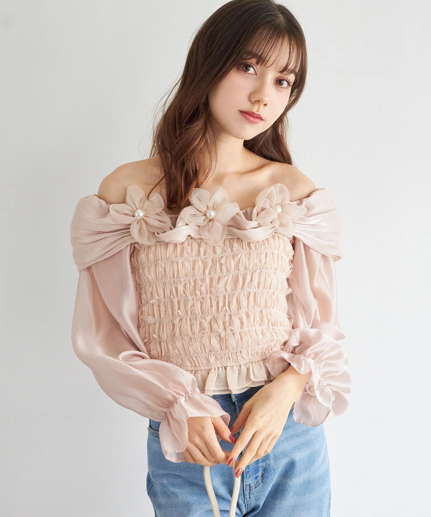 tocco トッコクローゼット 立体フラワーモチーフ付きシャーリングブラウス