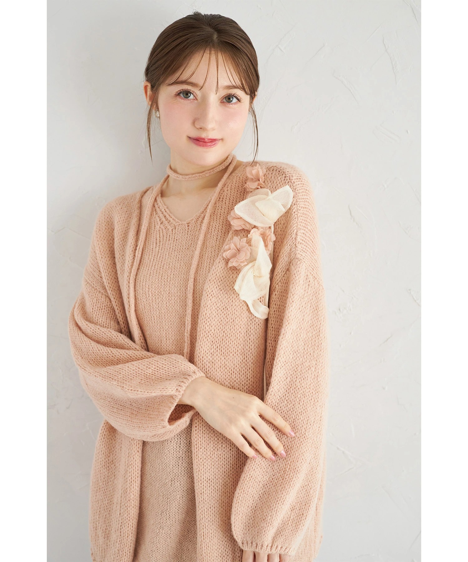 チョーカー付きニットベスト×立体フラワーモチーフ装飾ニットカーディガンセット tocco closet(トッコクローゼット)  ＊スペシャルプライス品につき返品/キャンセル/配送日指定不可/ラッピング不可/少量在庫のセールの為交換は出来かねる場合がございます。