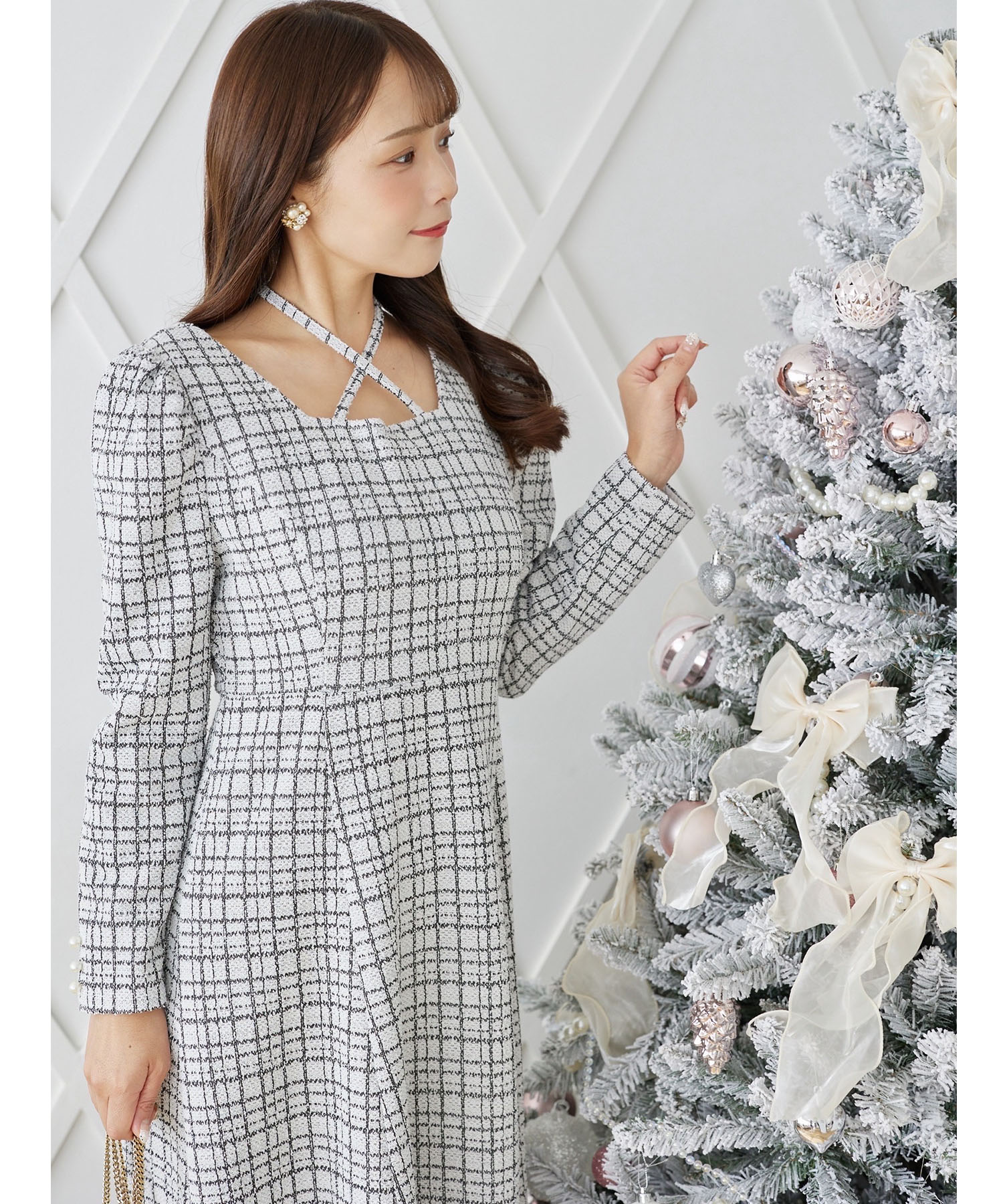 クロスリボン付きパール装飾ラメツイードワンピース  tocco closet《@kerahinako1105さんコラボ》＊スペシャルプライス品につき返品/キャンセル/配送日指定不可/ラッピング不可/少量在庫のセールの為交換は出来かねる場合がございます。