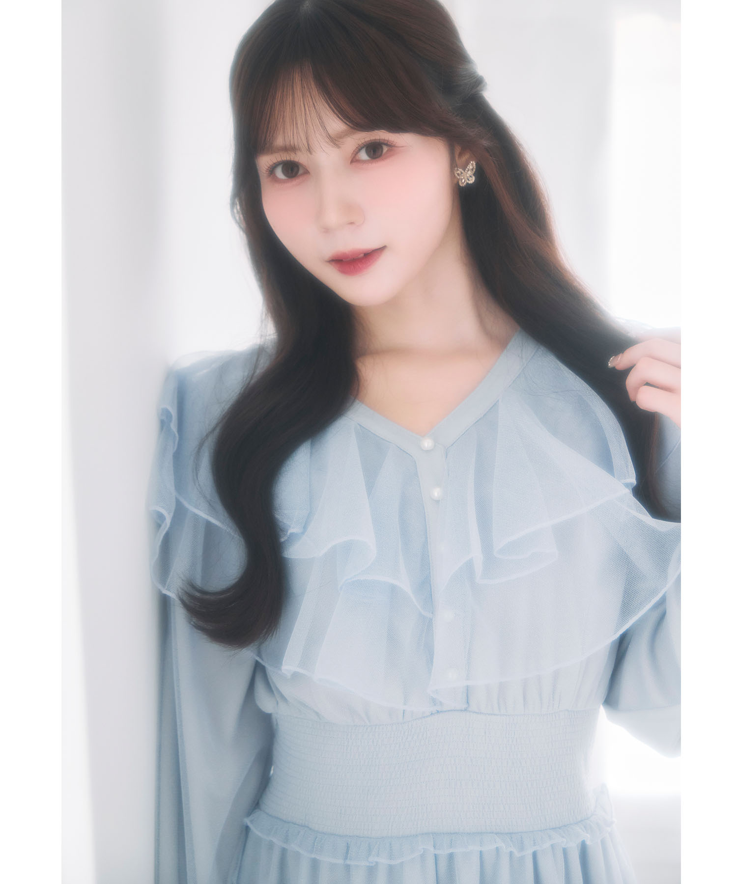 ラッフルフリル付きパール装飾ラメチュールワンピース tocco closet(トッコクローゼット)　※水瀬さららさんはライトブルー着用