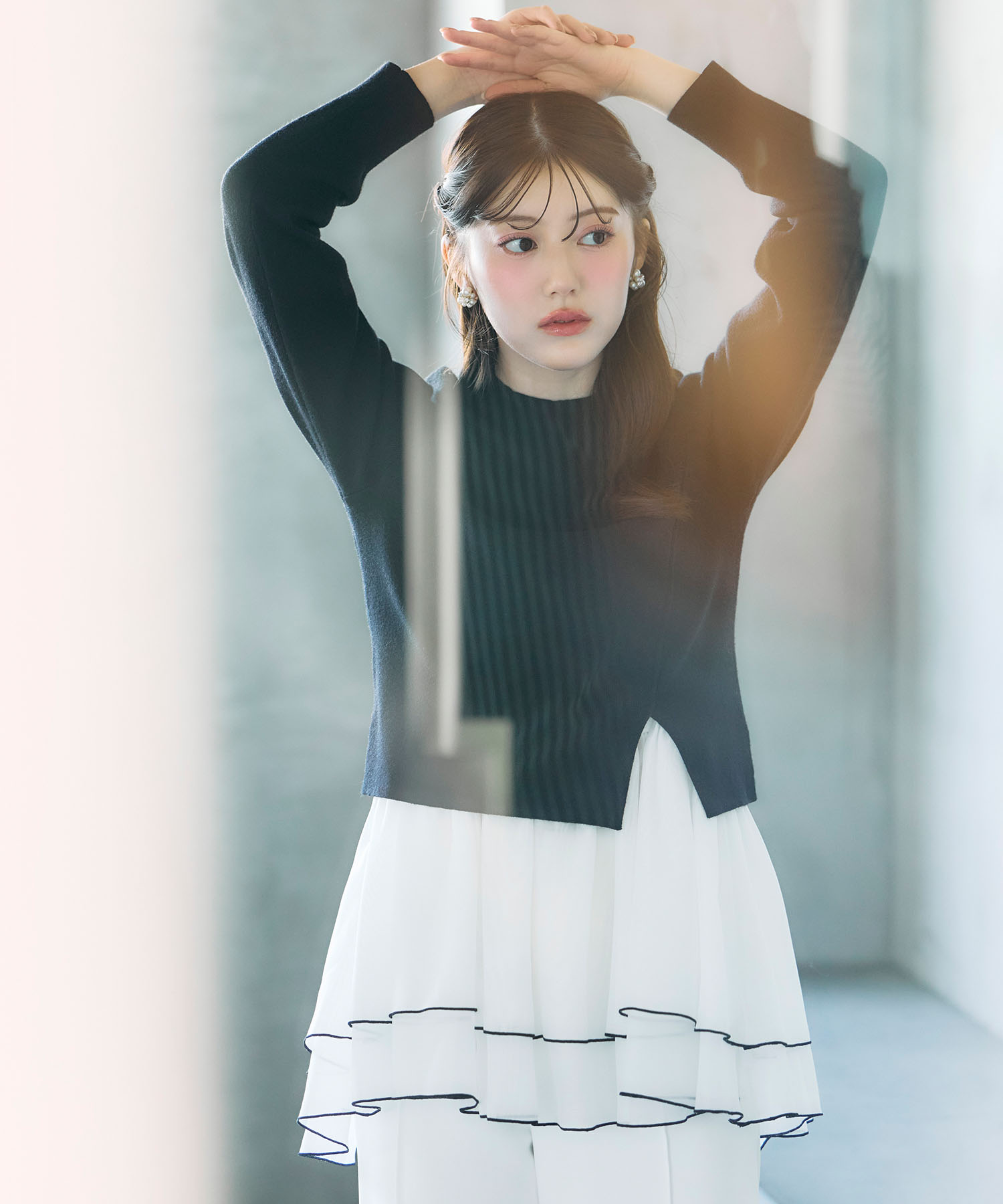 フリルキャミソール付きレイヤードニットプルオーバー   tocco closet《KnitCollection》※中野恵那さんはブラック着用 ＊スペシャルプライス品につき返品/キャンセル/配送日指定不可/ラッピング不可/少量在庫のセールの為交換は出来かねる場合がございます。