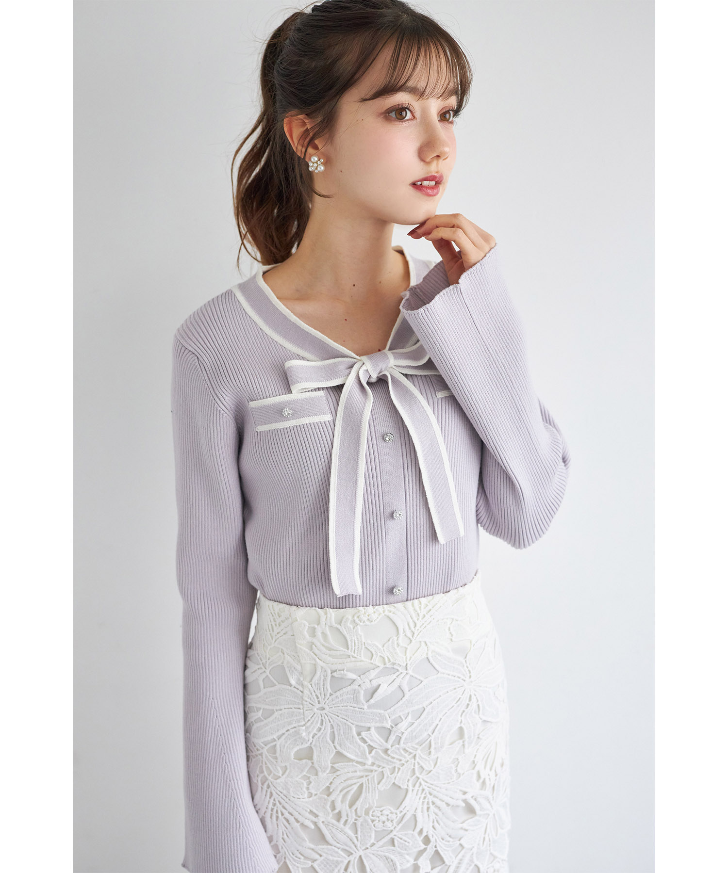 ビジュー飾り釦付きボウタイリボン配色ニットプルオーバー 2月3日(火)再販決定☆   tocco closet(トッコクローゼット)《KnitCollection》※中野恵那さんはオフホワイト着用 ※オフホワイトの入荷はありません