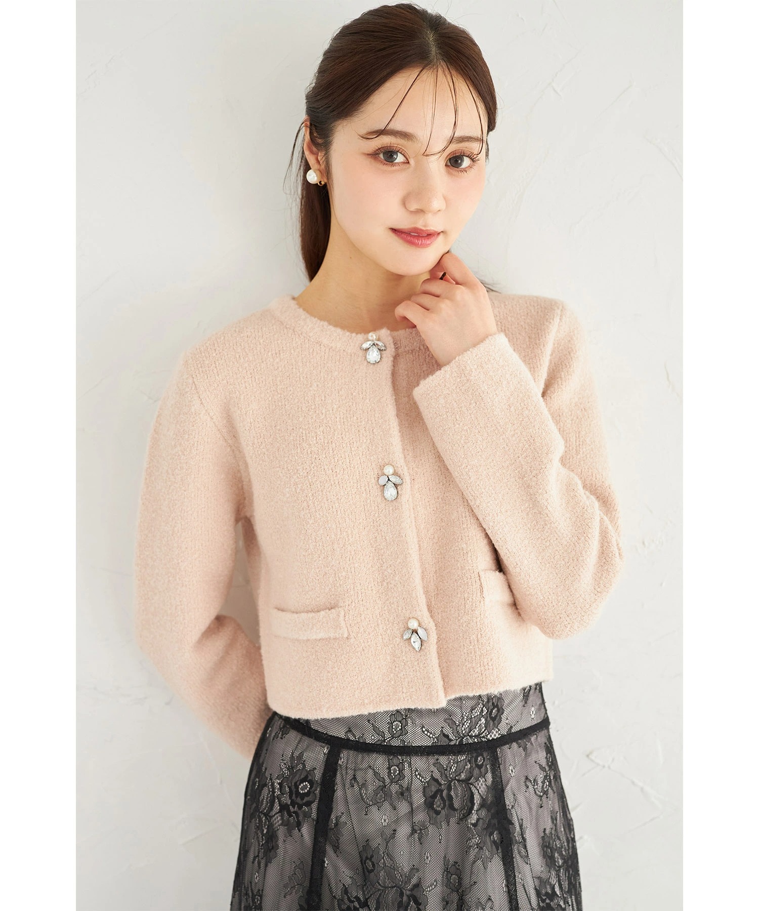 パール＆ビジュー付きニットジャケット  tocco closet(トッコクローゼット) ＊スペシャルプライス品につき返品/キャンセル/配送日指定不可/ラッピング不可/少量在庫のセールの為交換は出来かねる場合がございます。