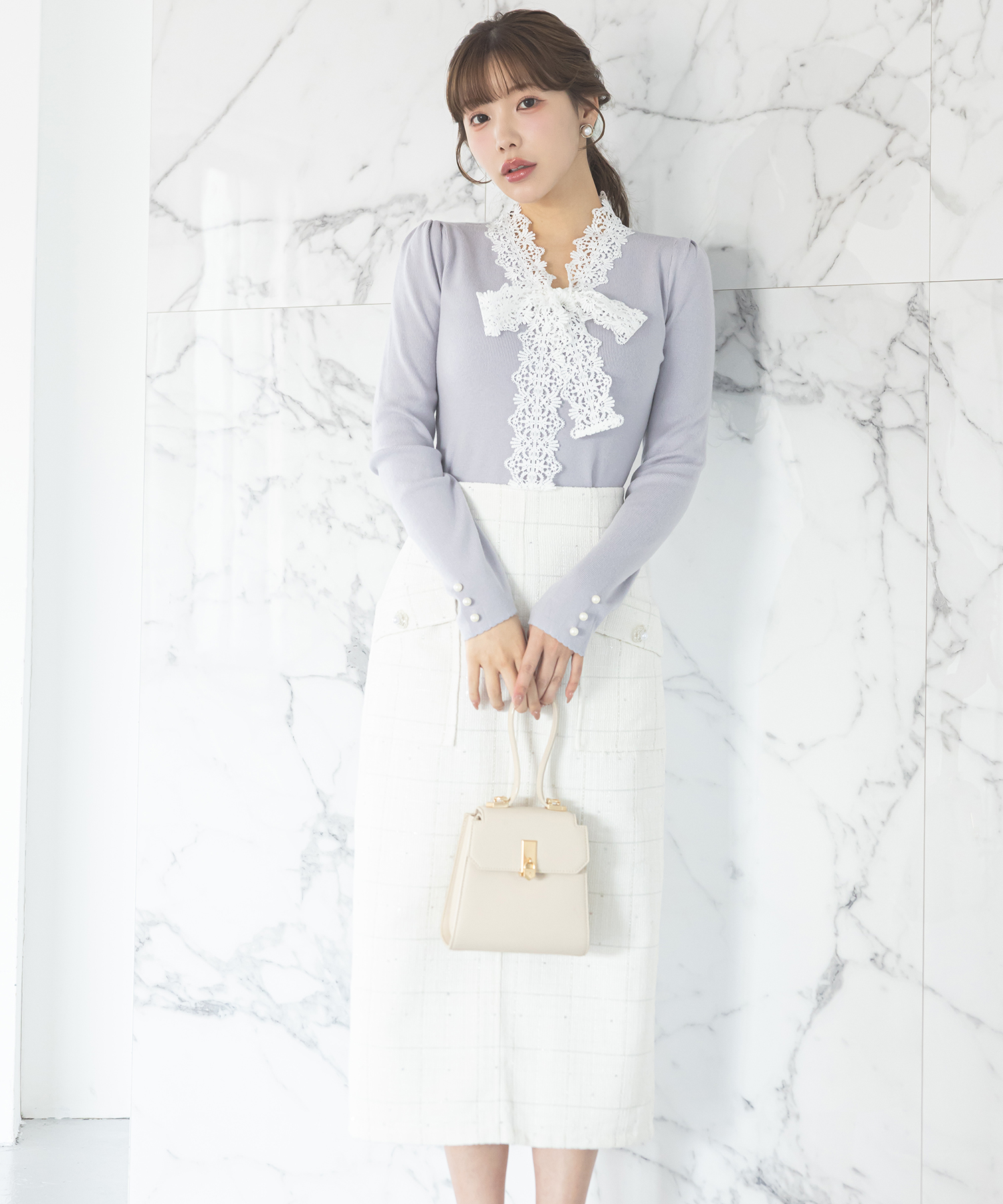 フラワービジュー釦ポケット付きスパンコールツイードタイトスカート tocco closet(トッコクローゼット)※えみ姉さんはオフホワイト着用