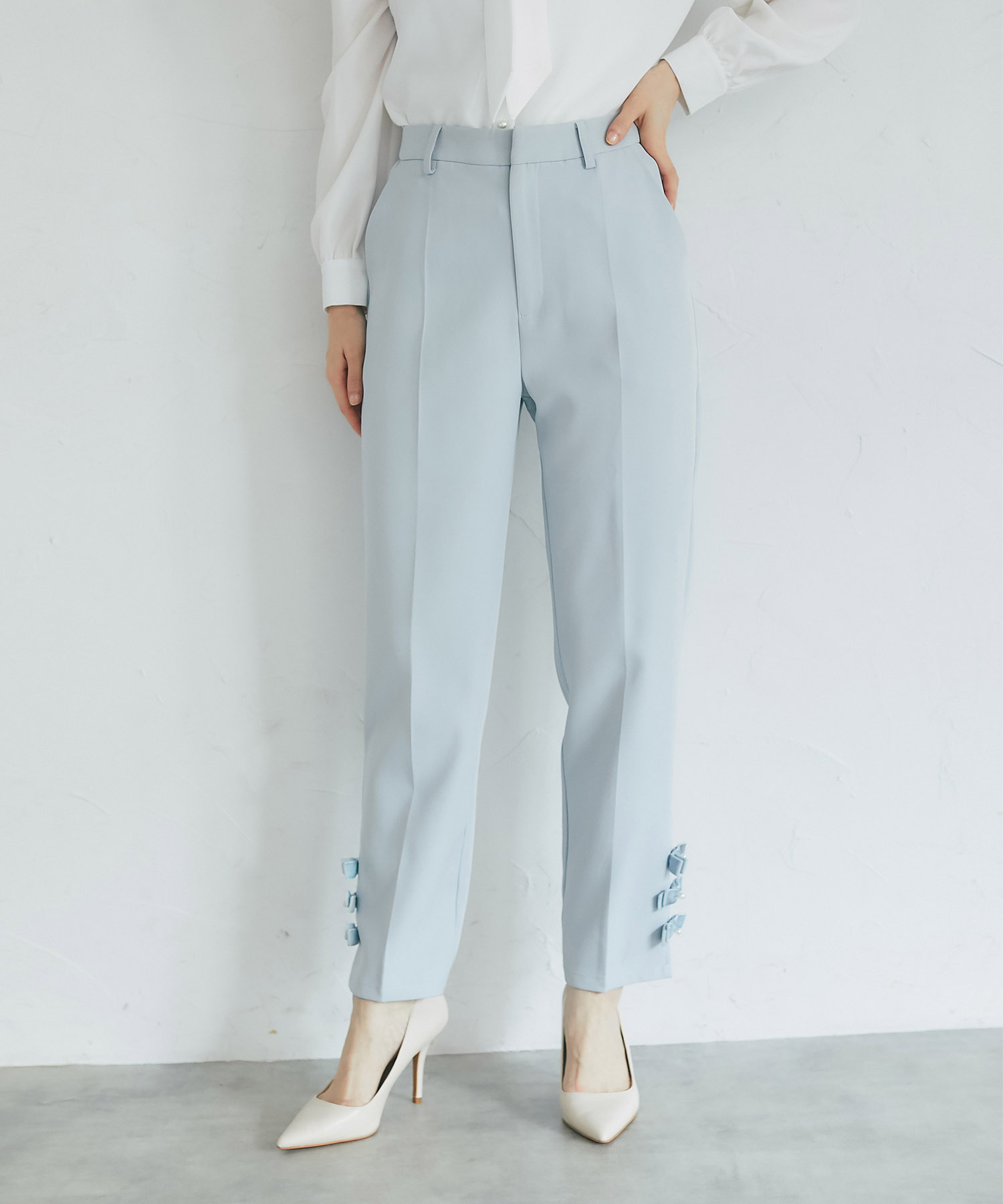 裾パール＆ベロアリボン付きテーパードパンツ   tocco closet ＊スペシャルプライス品につき返品/キャンセル/配送日指定不可/ラッピング不可/少量在庫のセールの為交換は出来かねる場合がございます。