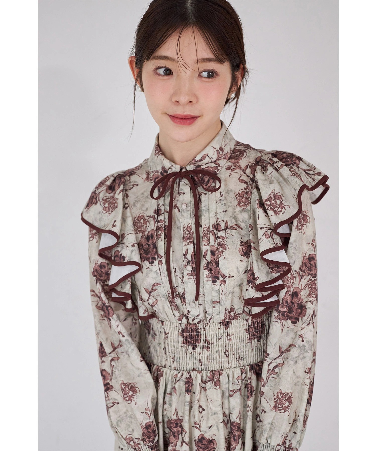 リボン付きアンティークフラワープリントピンタックフリルシャーリングワンピース  3月16日(月)オフィシャルサイト限定ブラウン再販☆tocco closet ※少量の在庫確保による再販売の為、交換は出来かねる場合がございます。予めご了承ください。