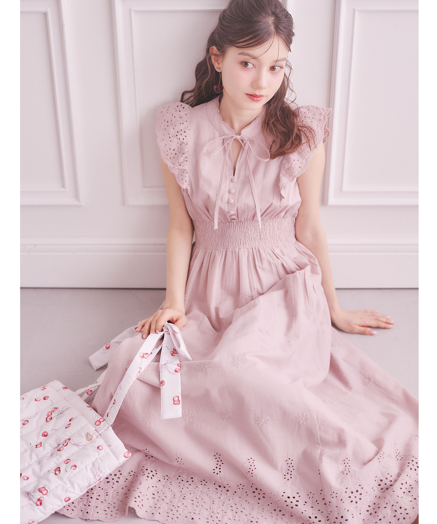 tocco トッコクローゼット　　
リボン付きパネルフラワーカットワーク刺繍コットンレースワンピース