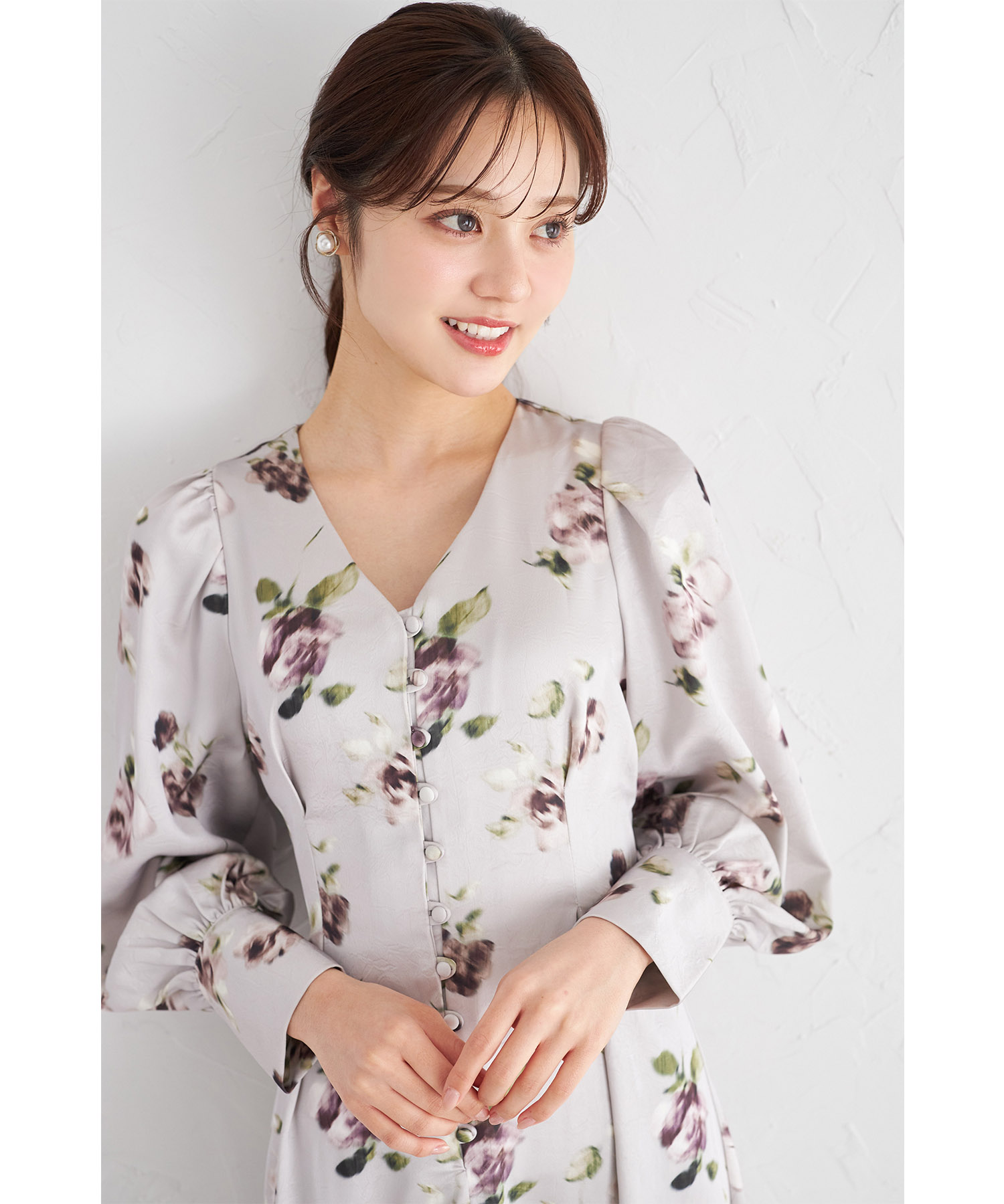 フロント釦ヴィンテージサテンローズプリントワンピース tocco closet ※中野恵那さんはアイボリー着用 ※オフィシャルサイト限定☆※少量の在庫確保による再販売の為、交換は出来かねる場合がございます。予めご了承ください。