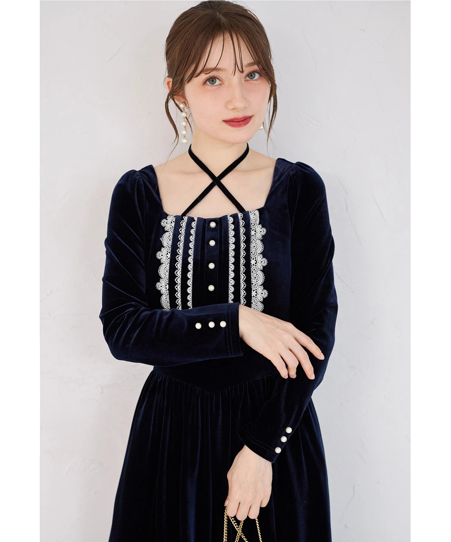 tocco トッコクローゼット　ネックリボン付きパール＆レース装飾バックレースアップベロアワンピース