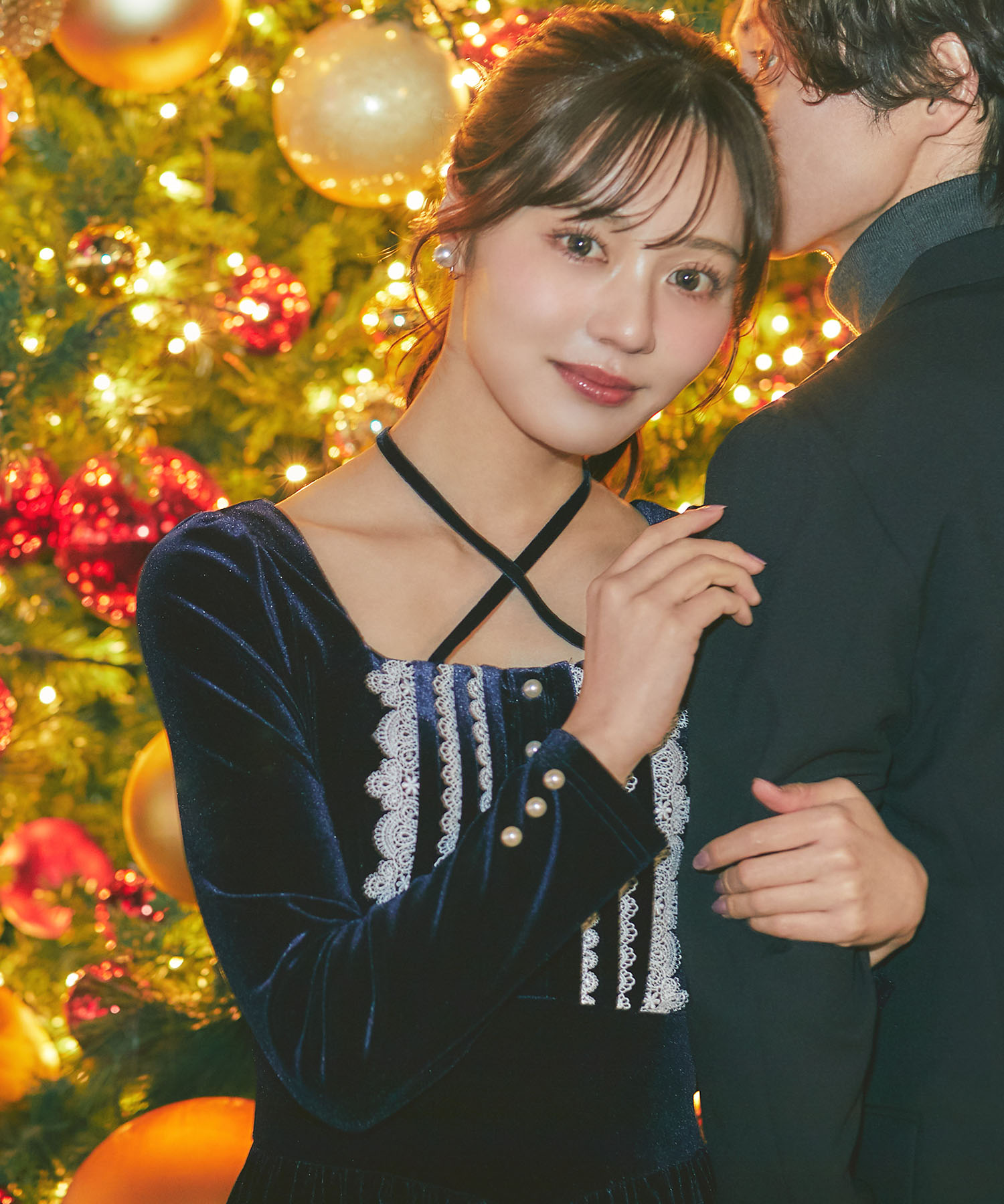 ネックリボン付きパール＆レース装飾バックレースアップベロアワンピース   tocco closet(トッコクローゼット)《HolidayCollection》