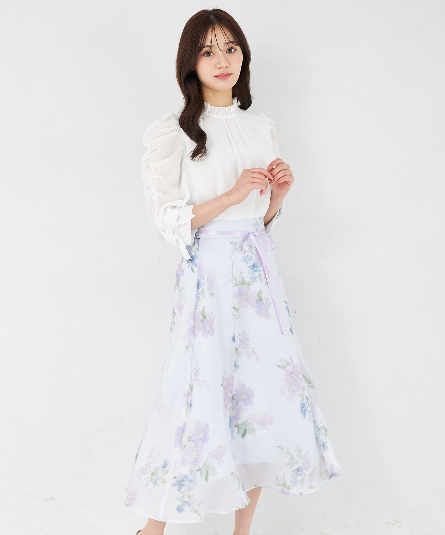 ウエストリボン付きラメシアーフラワープリントフレアスカートtocco closet(トッコクローゼット) ＊スペシャルプライス品につき返品/キャンセル/配送日指定不可/ラッピング不可/少量在庫のセールの為交換は出来かねる場合がございます。