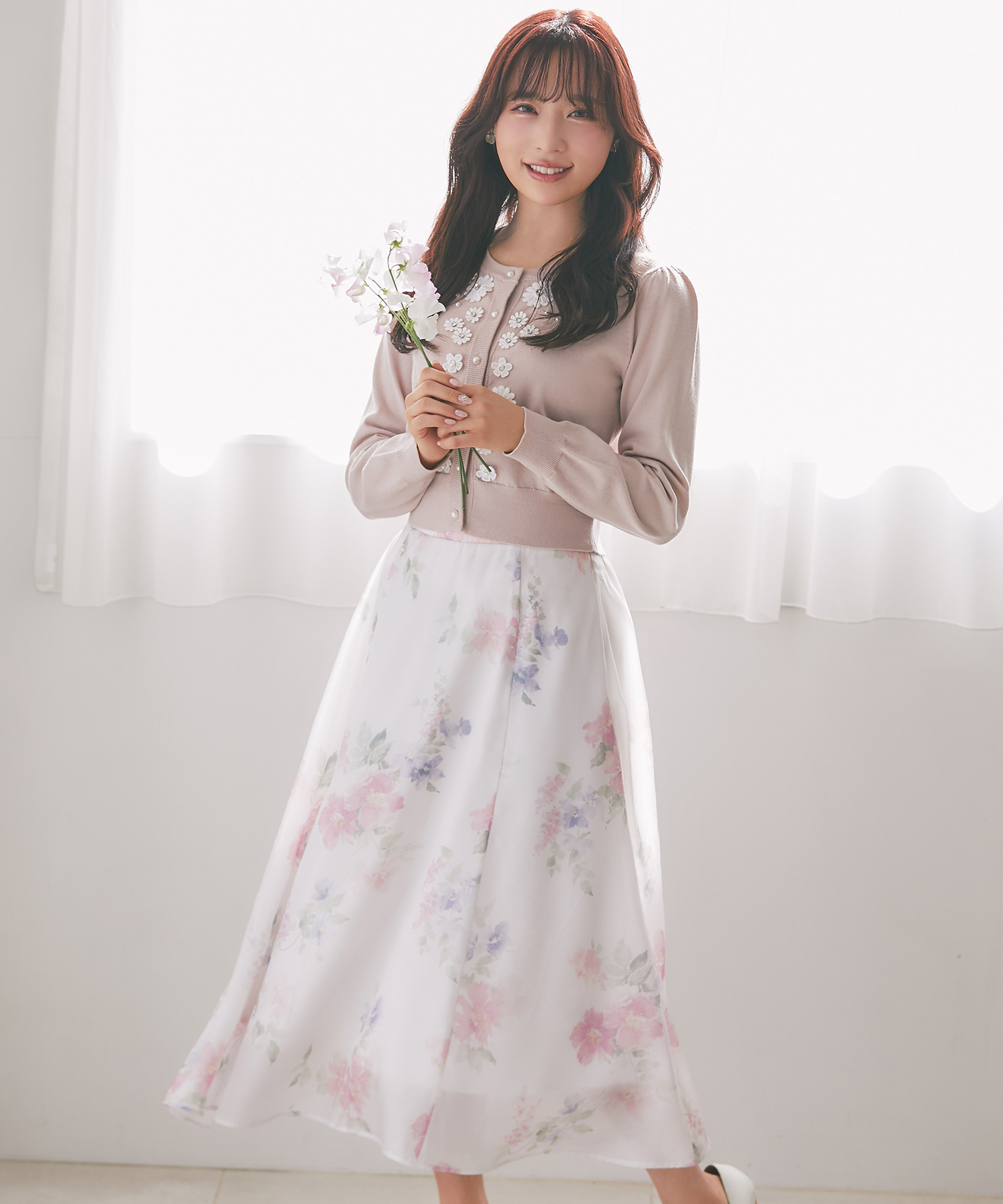 ウエストリボン付きラメシアーフラワープリントフレアスカート tocco closet(トッコクローゼット)　《Blossoming Spring 2026》※小栗有以さんはピンク着用