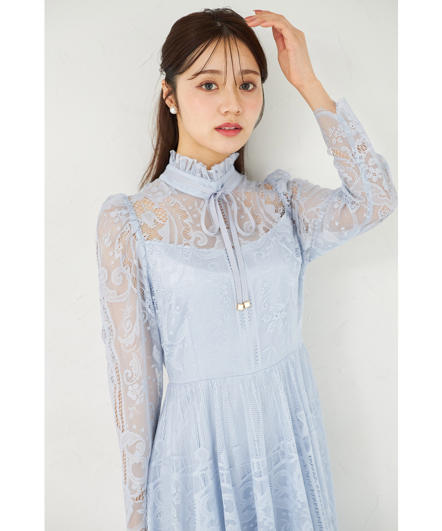 tocco トッコクローゼット　
高貴な雰囲気で華やぐリボン付きパネル柄総レースワンピース