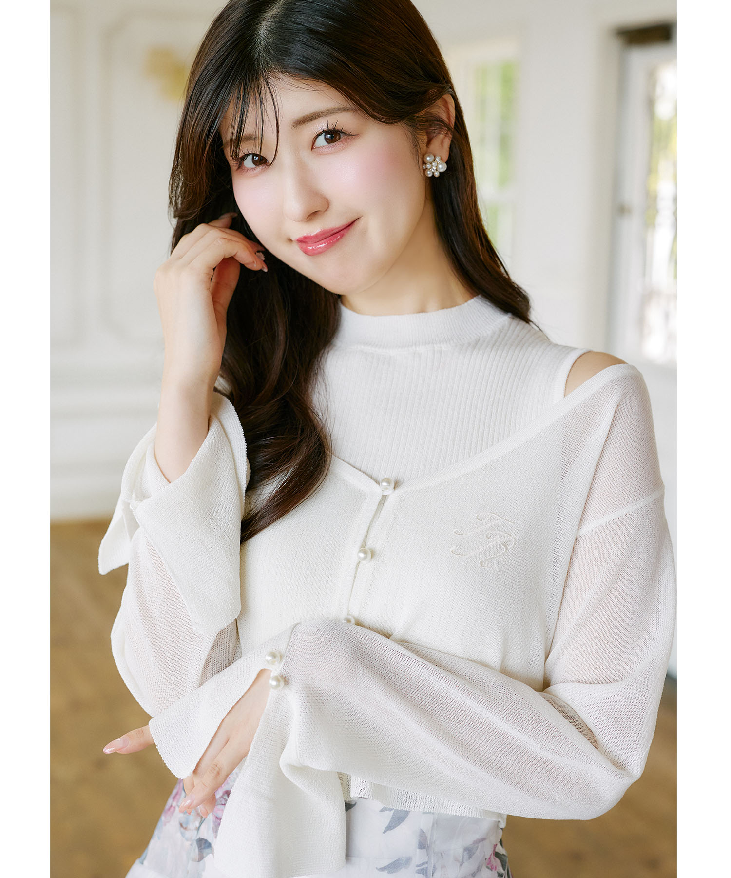 tocco トッコクローゼット　リブニットトップス×刺繍入りパール釦シアーニットカーディガンのアンサンブル