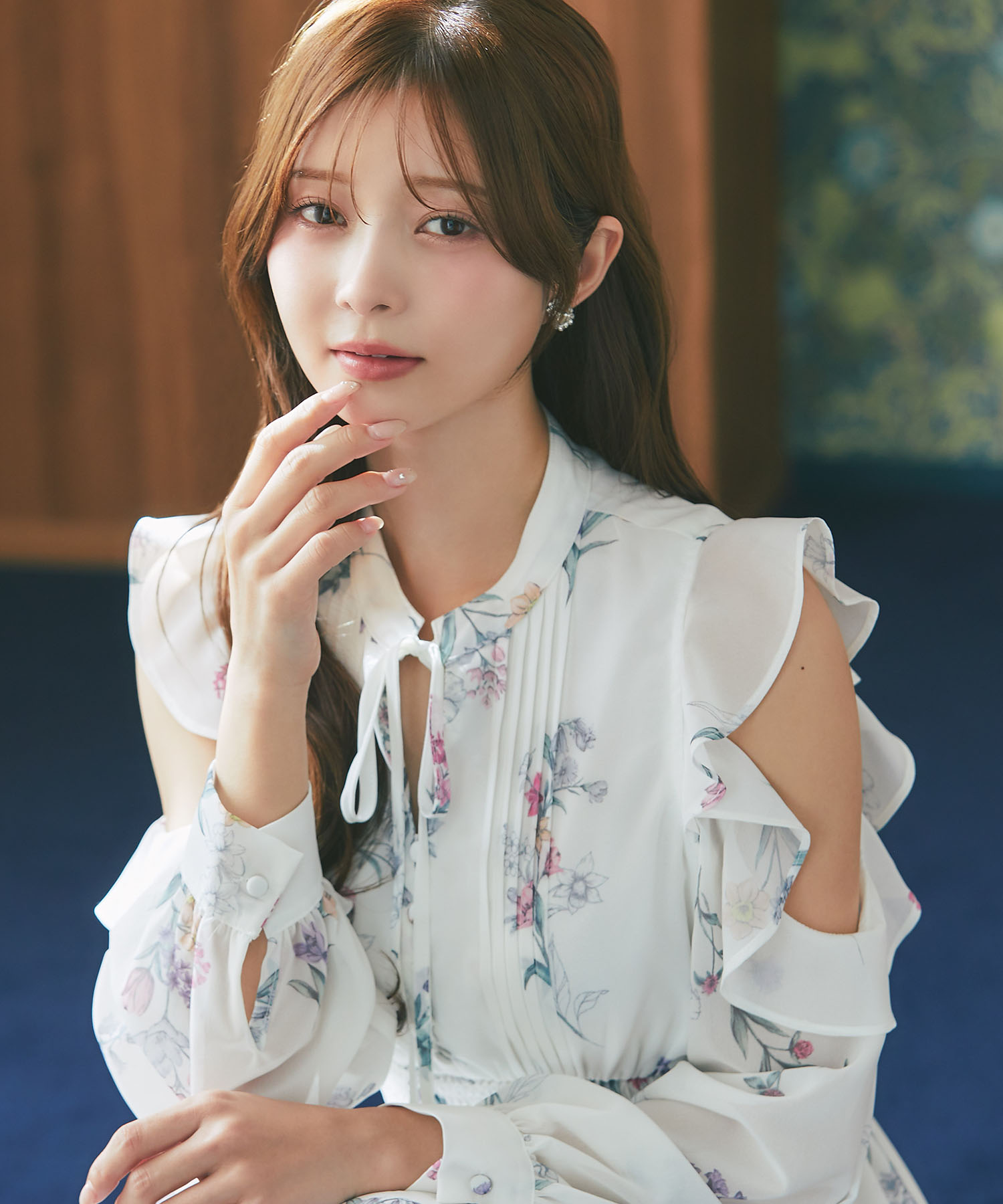 ラッフルフリルオープンショルダーボタニカルフラワープリントワンピース tocco closet(トッコクローゼット)※松川星さんはオフホワイト着用