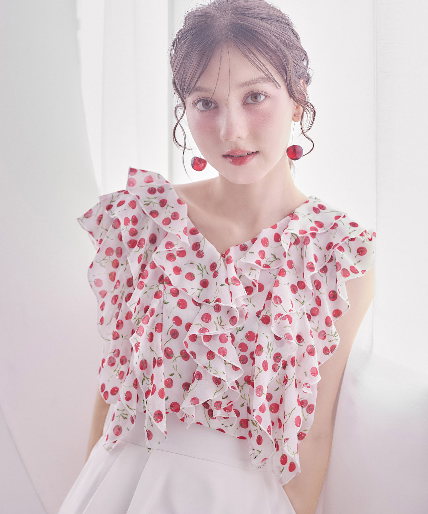 tocco トッコクローゼット　
インナー付きチェリープリントラッフルフリルブラウス 