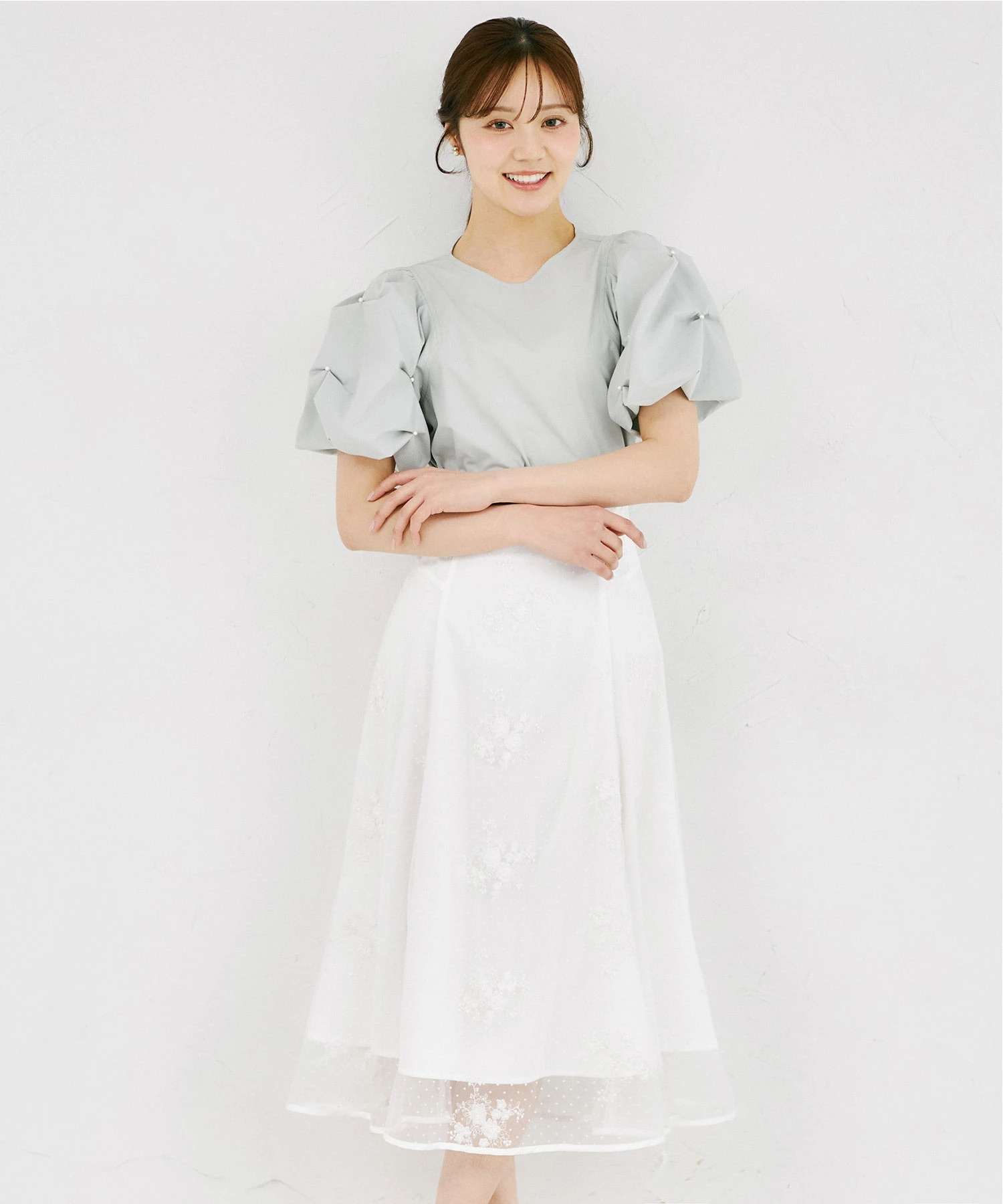 フラワー刺繍×ドットチュールバックレースアップフレアスカート  tocco closet(トッコクローゼット)＊スペシャルプライス品につき返品/キャンセル/配送日指定不可/ラッピング不可/少量在庫のセールの為交換は出来かねる場合がございます。
