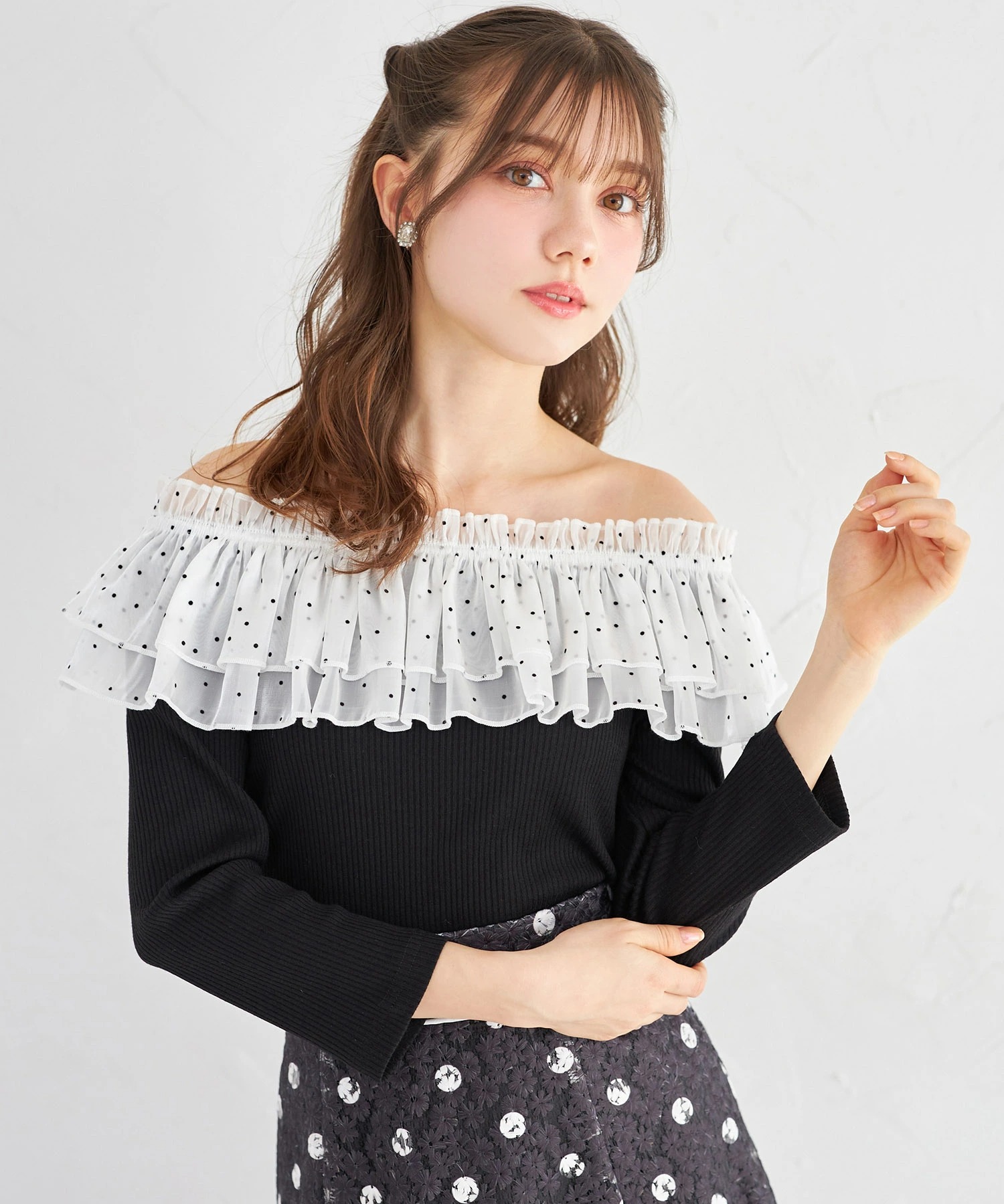 着こなし広がる２ＷＡＹ仕様♪ドットフリル付きリブカットプルオーバー tocco closet(トッコクローゼット)