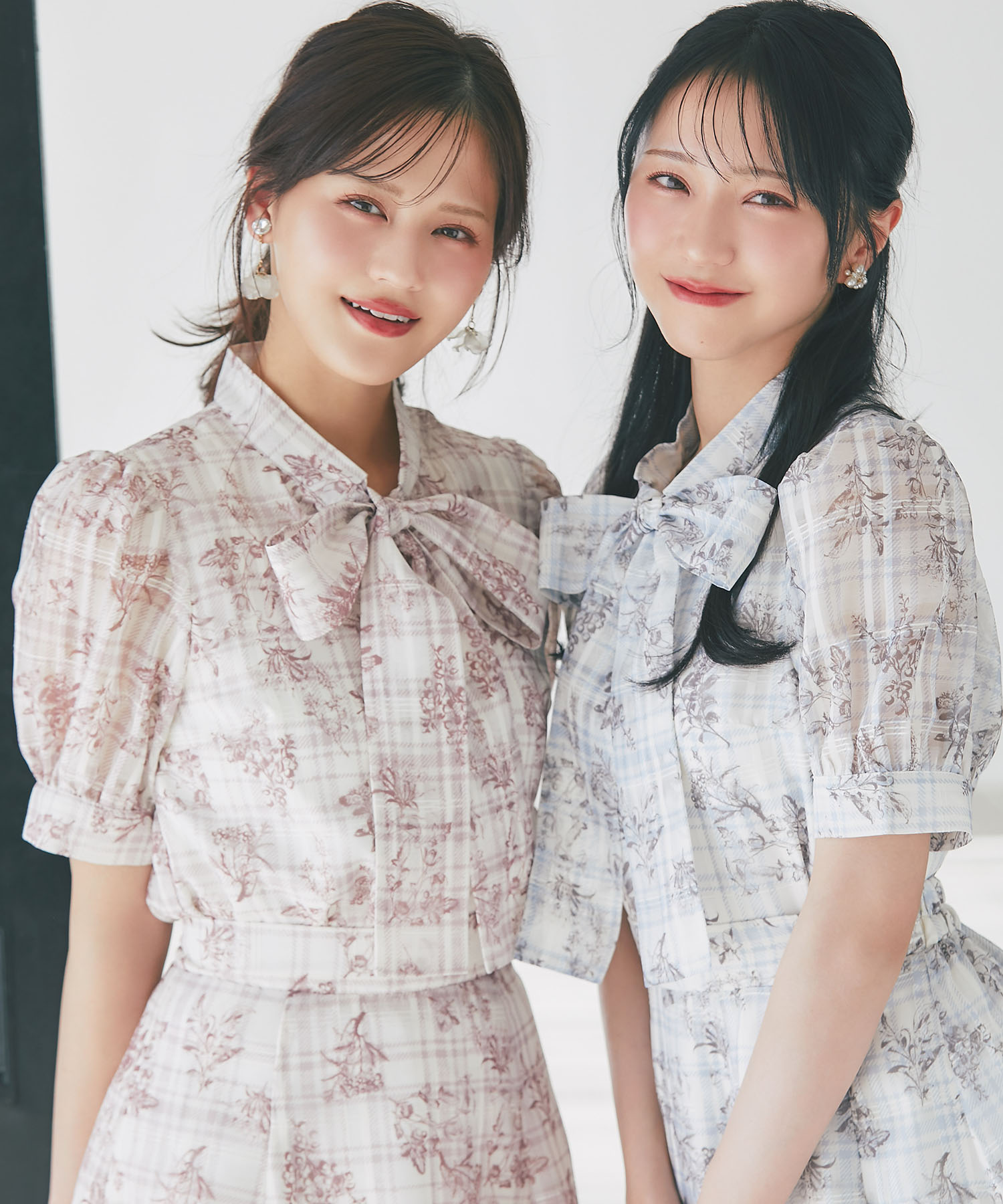 tocco トッコクローゼット　
ボウタイリボン付きシアーチェック×フラワープリントブラウス