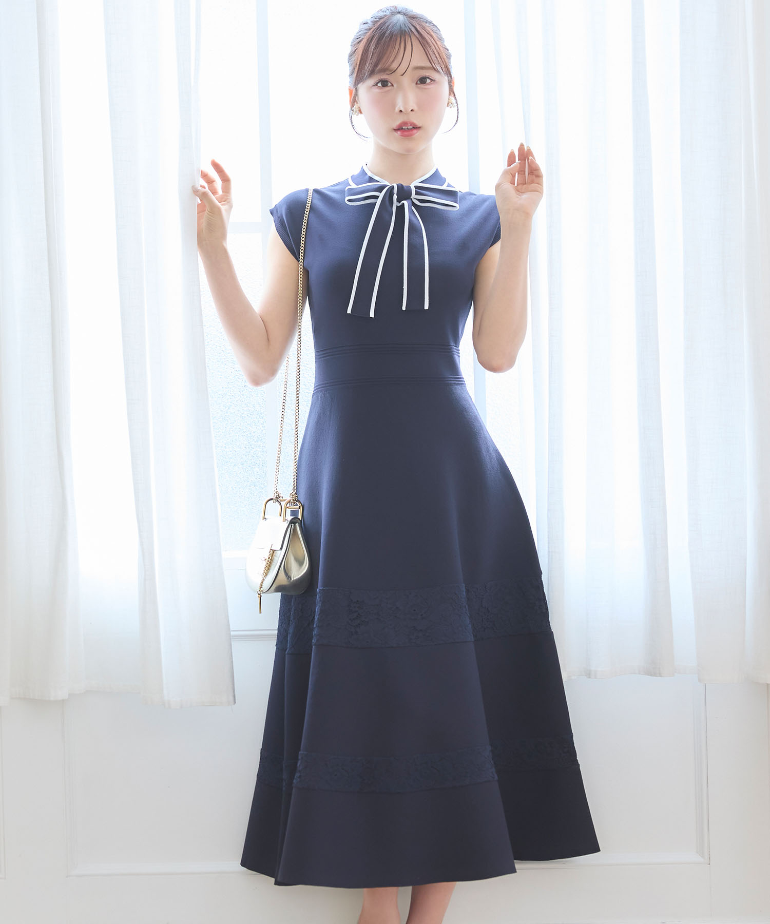 5/16再販予定！入荷連絡受付中☆配色ボウタイリボン付きレースラインニットワンピース  tocco closet(トッコクローゼット)※小栗有以さんはネイビー着用