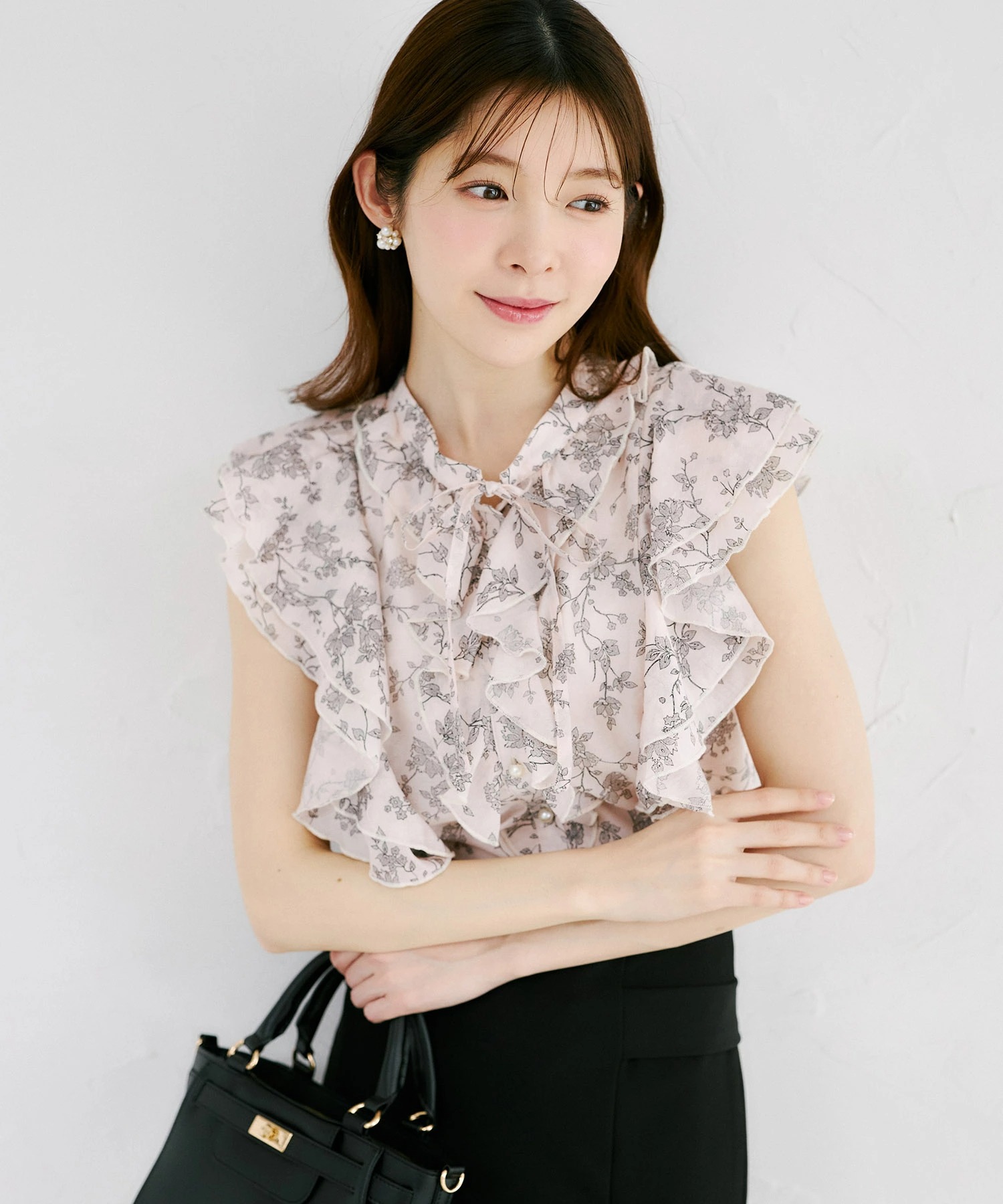 tocco トッコクローゼット　
リボン付きラッフルフリルフラワープリントブラウス