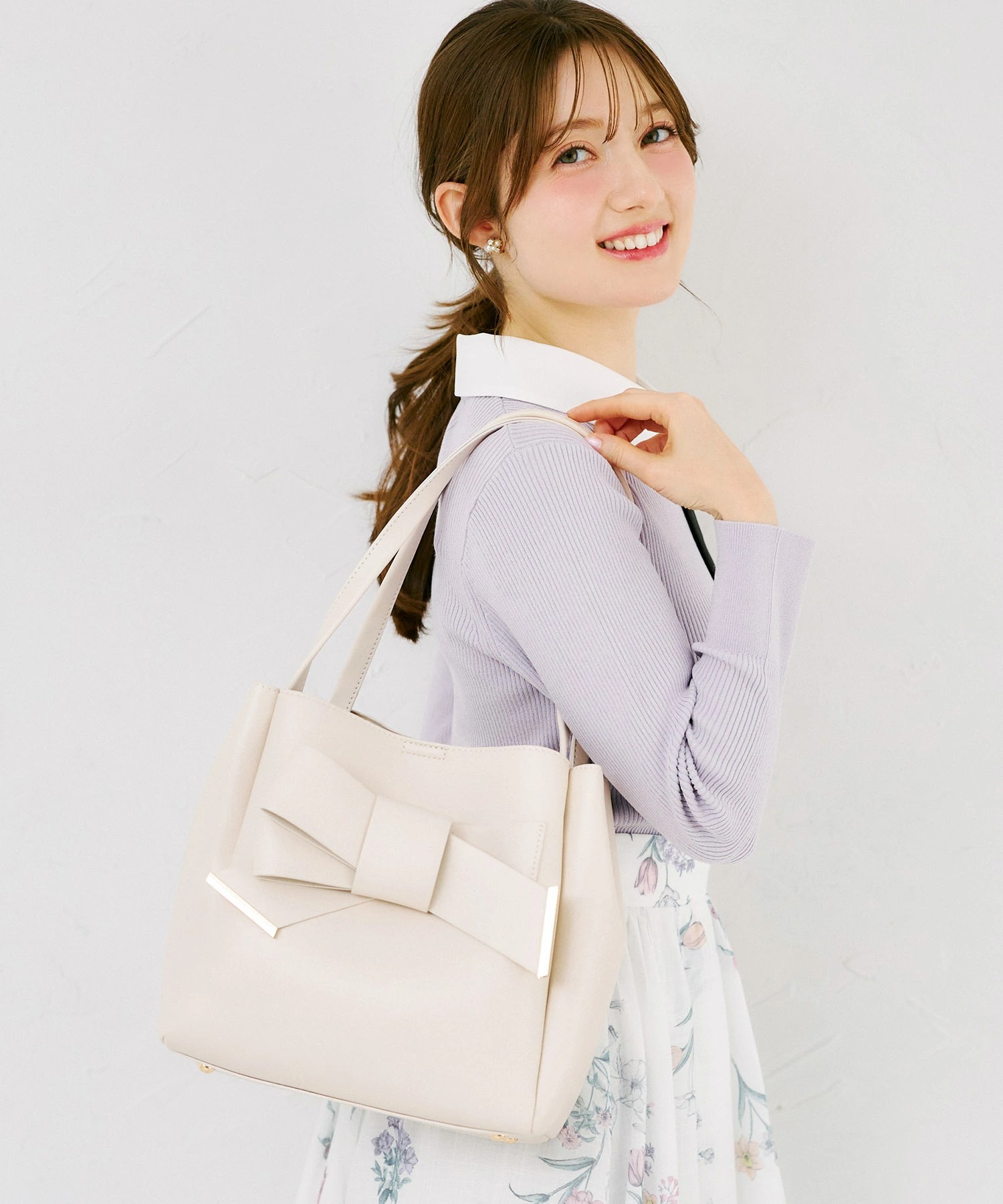 tocco トッコクローゼット　
Ａ４サイズ対応♪アシメリボントートバッグ